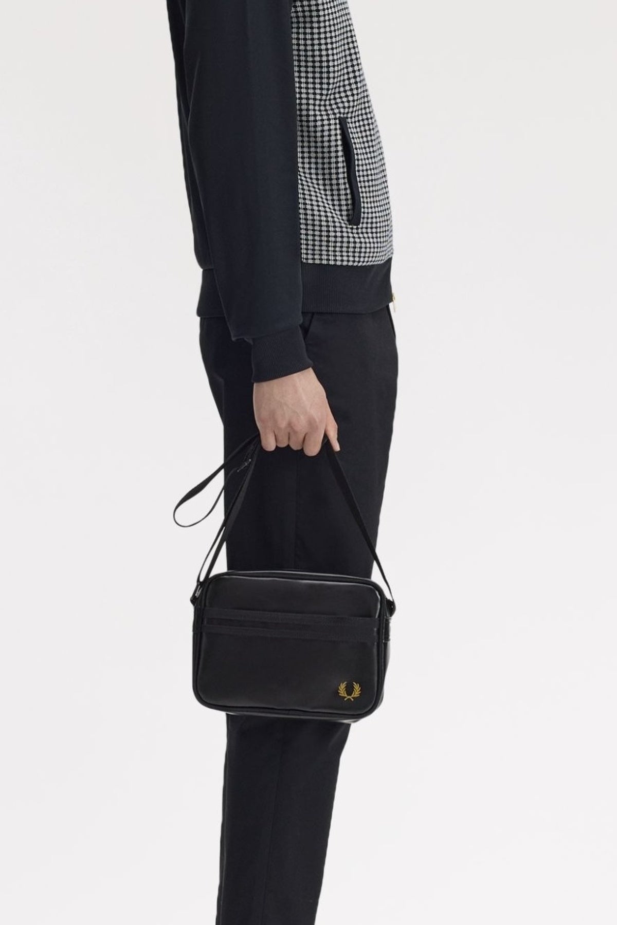 FRED PERRY TONAL CLASSIC MINI SHOULDERBAG en color NEGRO (1)