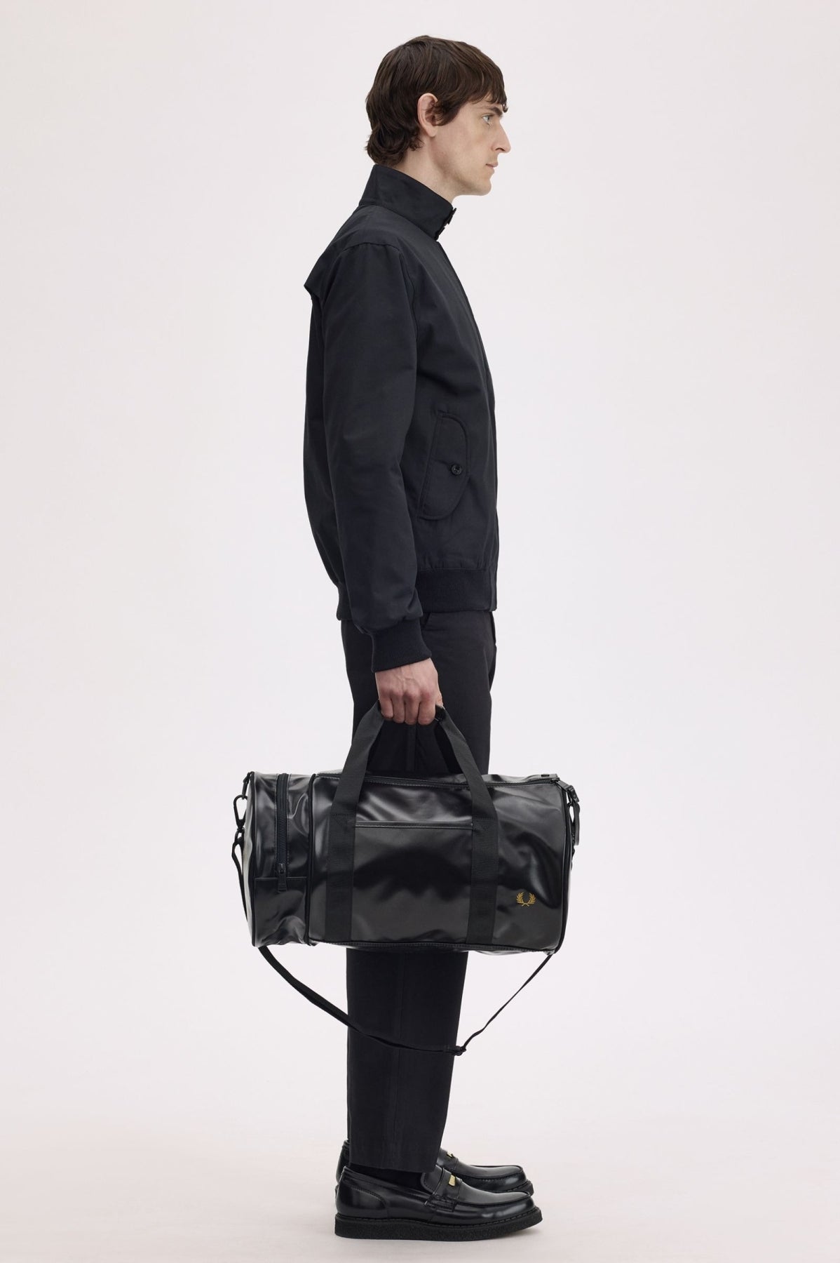 FRED PERRY TONAL CLASSIC BARREL BAG en color NEGRO (3)
