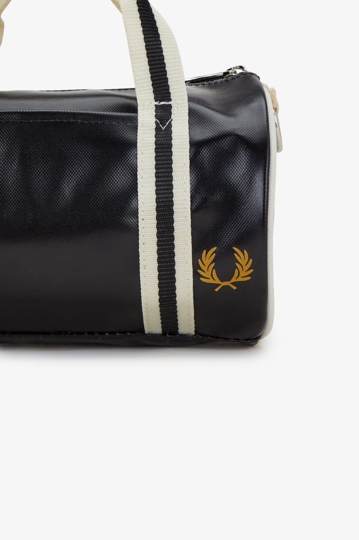 FRED PERRY CLASSIC MINI BARREL BAG en color NEGRO (5)
