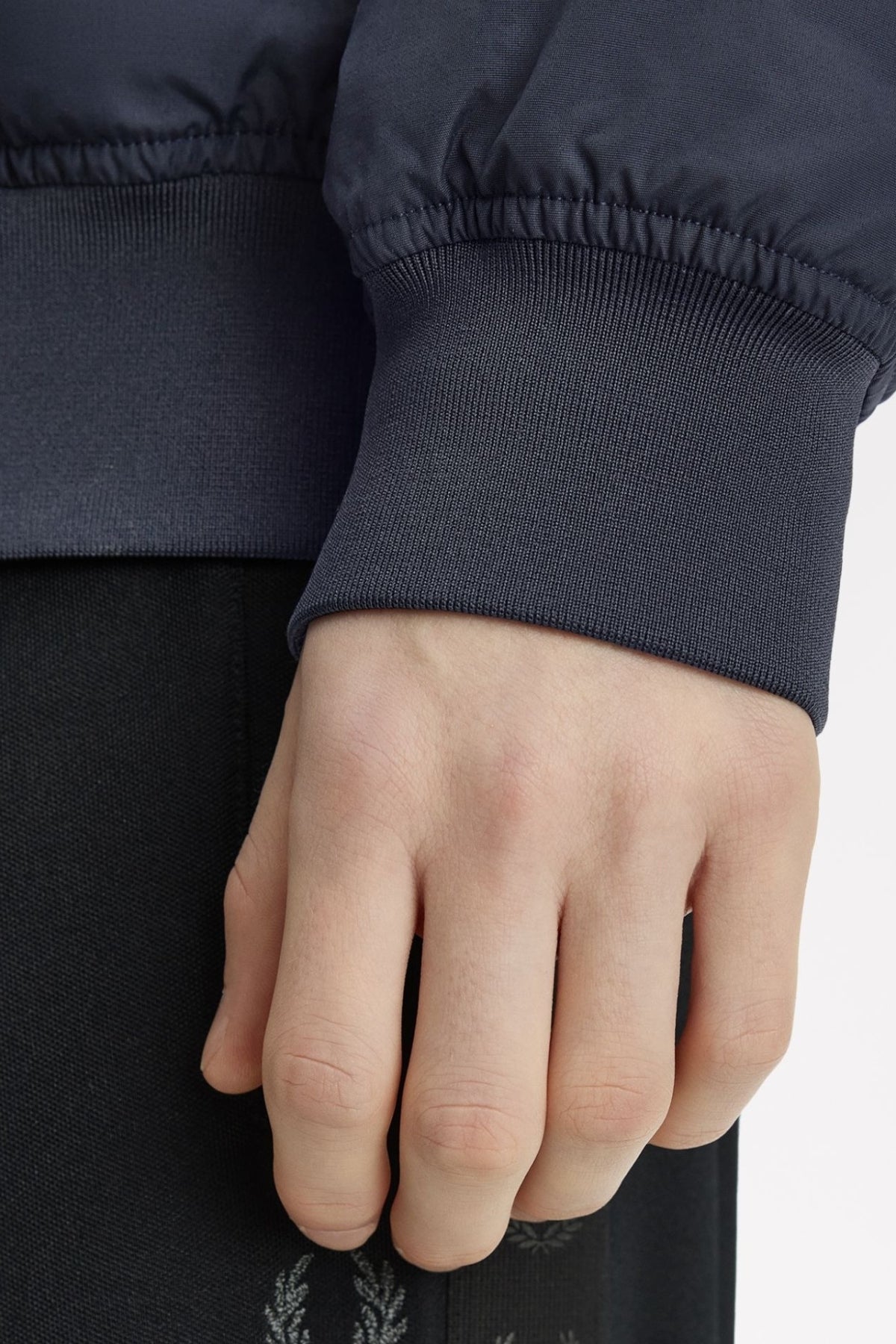 FRED PERRY HOODED BRENTHAM JACKET J1304FP en color AZUL (4)