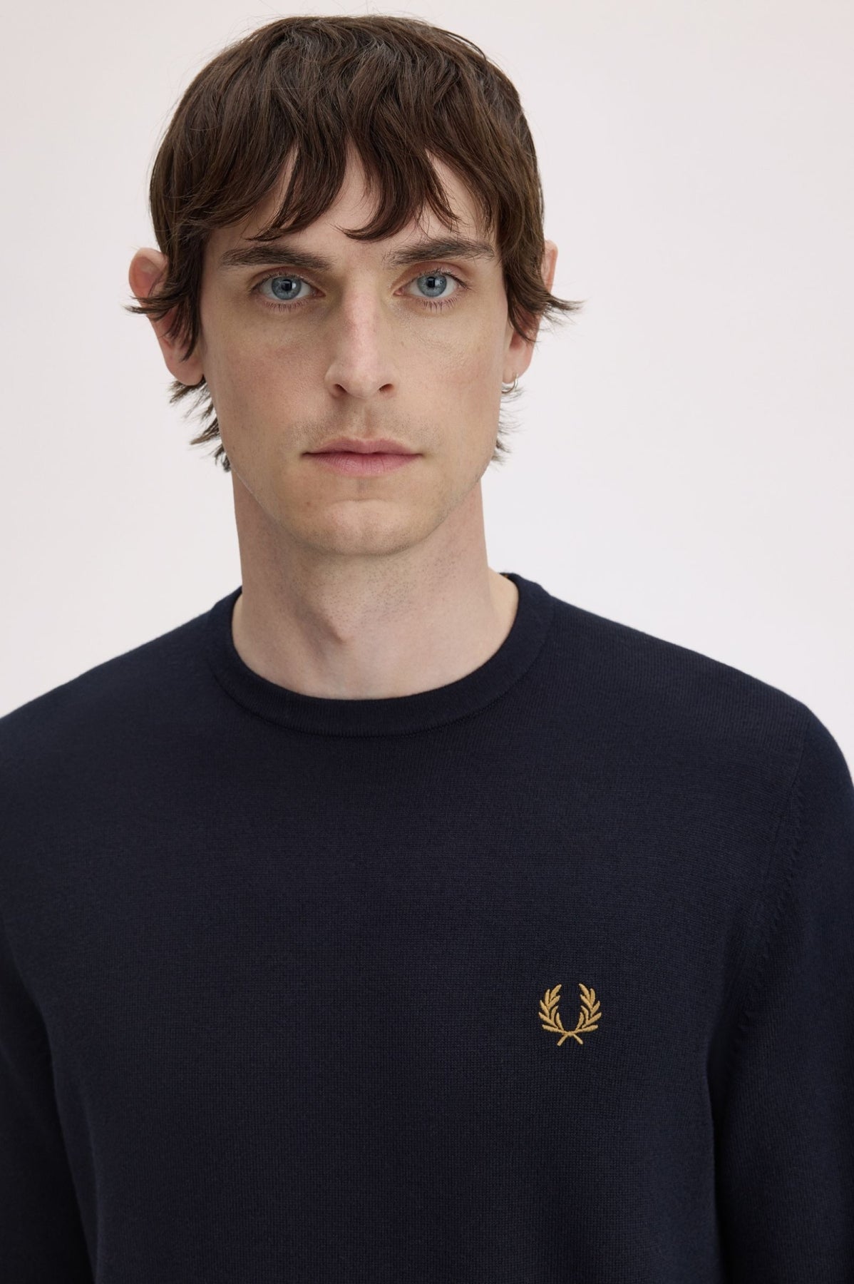 FRED PERRY CLASSIC CREW NECK JUMPER K9601FP en color AZUL (3)