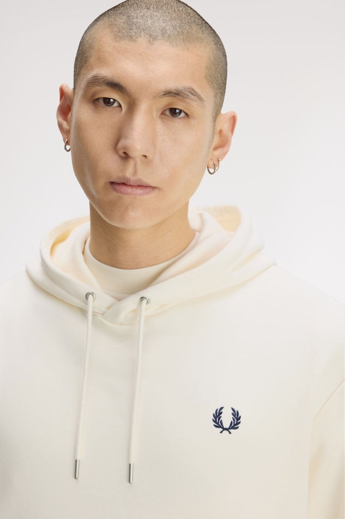 FRED PERRY TIPPED HOODED SWEATSHIRT en color BLANCO (3)