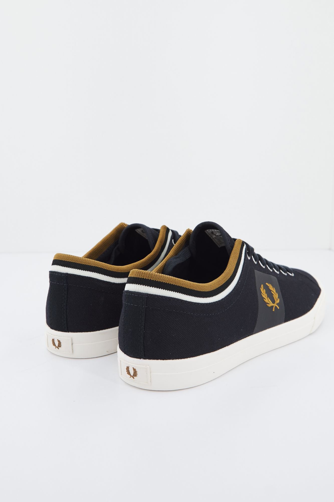 FRED PERRY UNDERSPIN TIPPED CT en color AZUL (4)