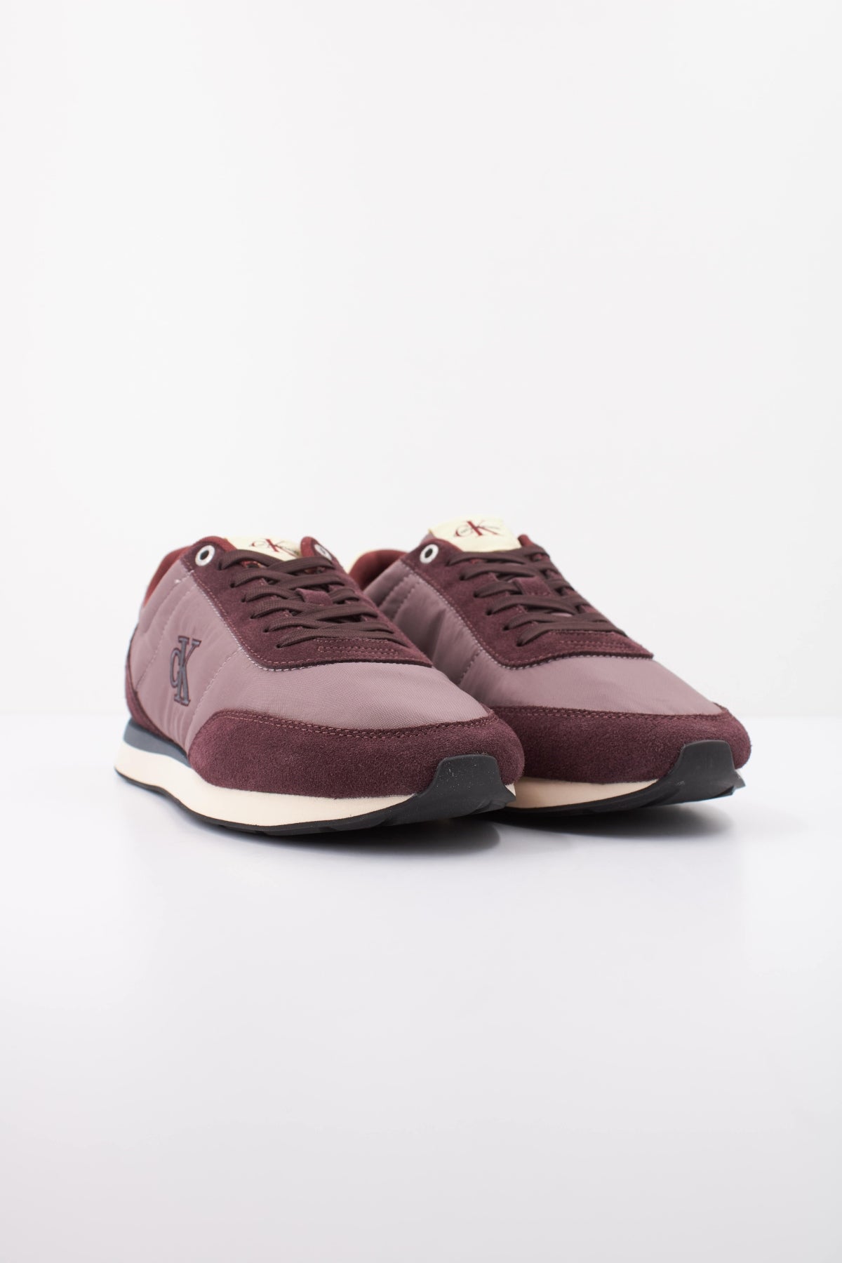 CALVIN KLEIN RETRO RUNNER ESS en color BURDEOS (2)