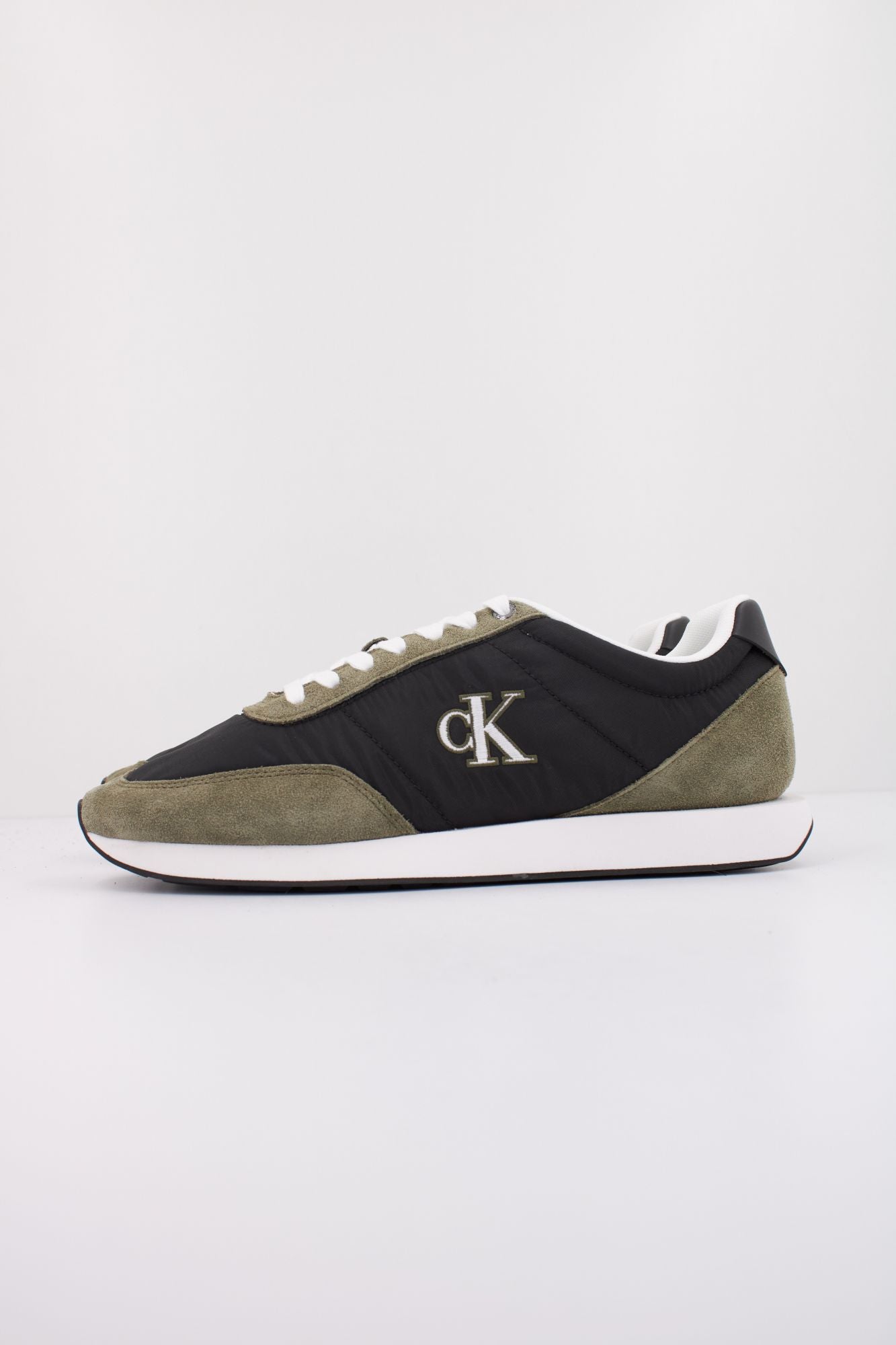 CALVIN KLEIN RETRO RUNNER ESS MIX MAT en color VERDE (1)
