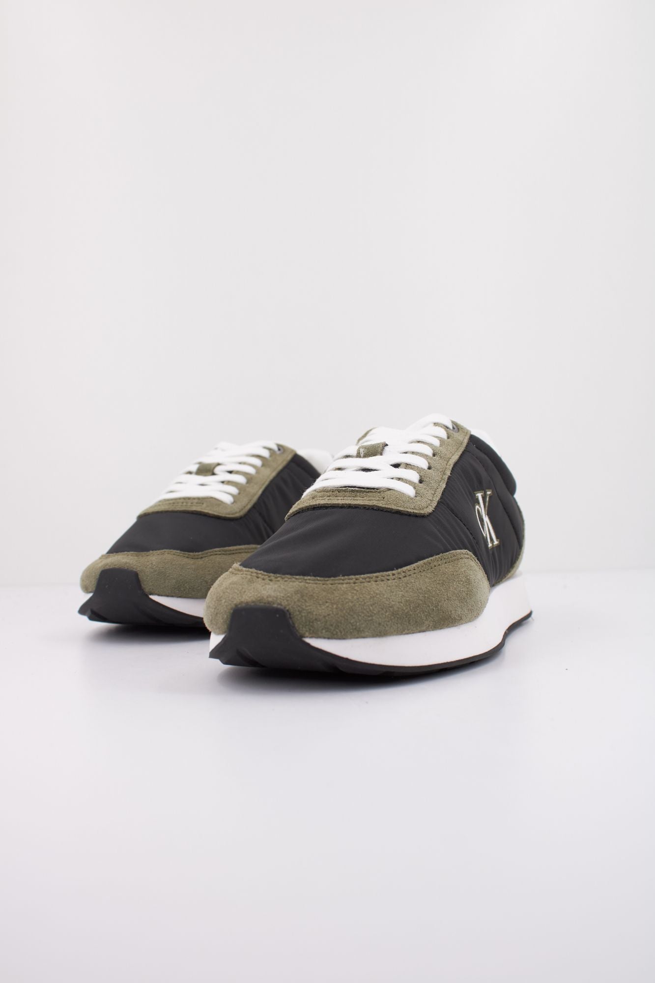 CALVIN KLEIN RETRO RUNNER ESS MIX MAT en color VERDE (2)