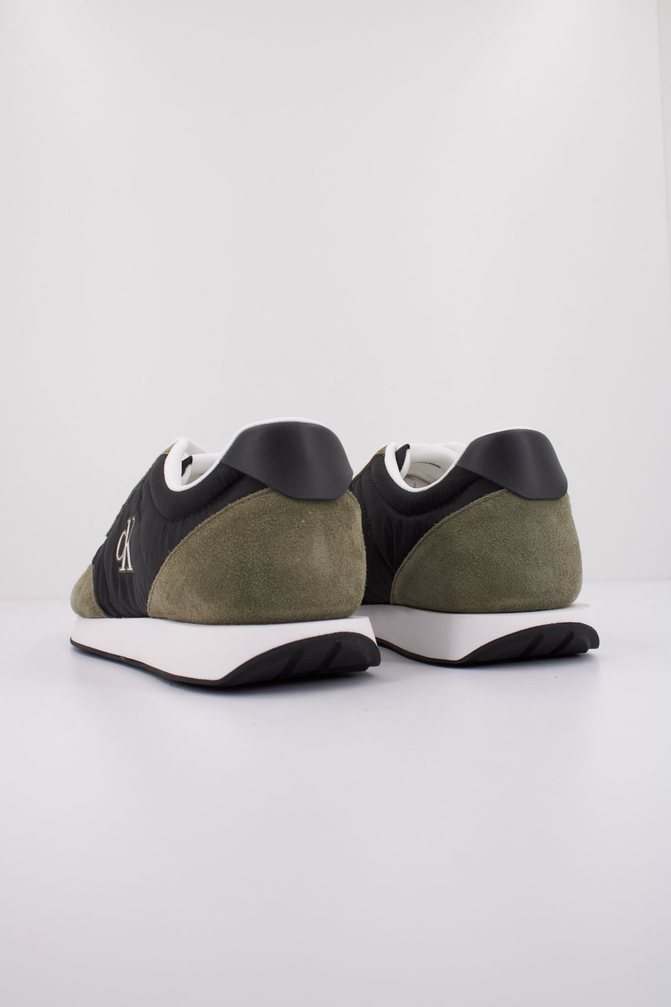 CALVIN KLEIN RETRO RUNNER ESS MIX MAT en color VERDE (4)