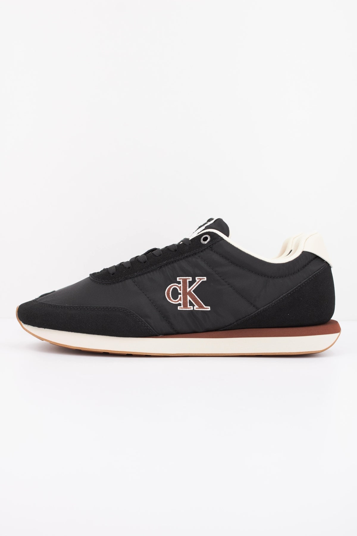 CALVIN KLEIN RETRO RUNNER ESS MIX MAT en color NEGRO (1)