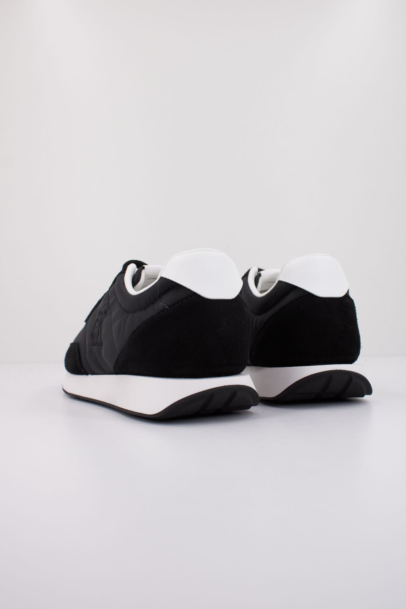 CALVIN KLEIN RETRO RUNNER LACE UP NY en color NEGRO (4)