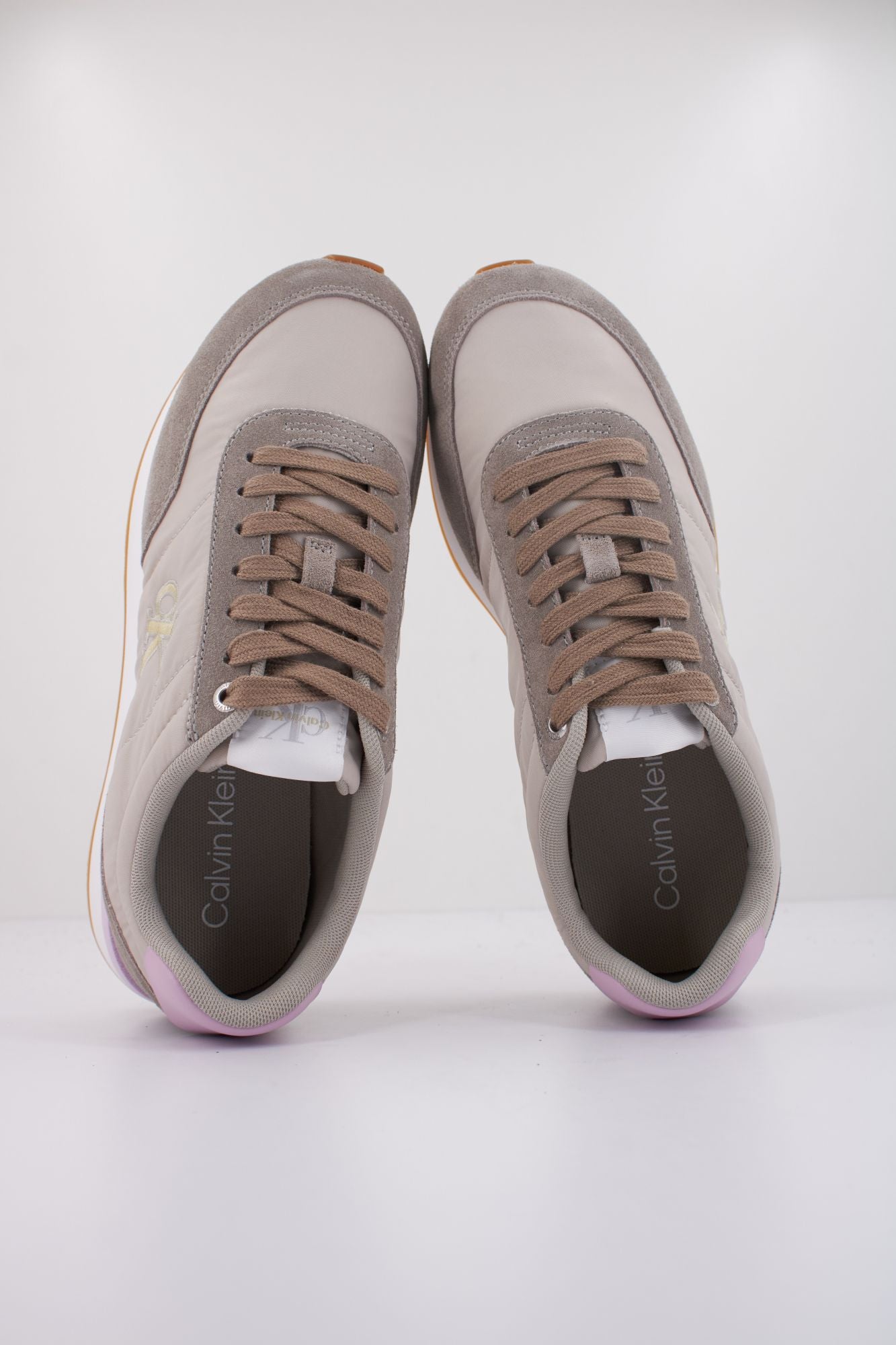 CALVIN KLEIN RETRO RUNNER LACE UP NY en color BEIS (3)
