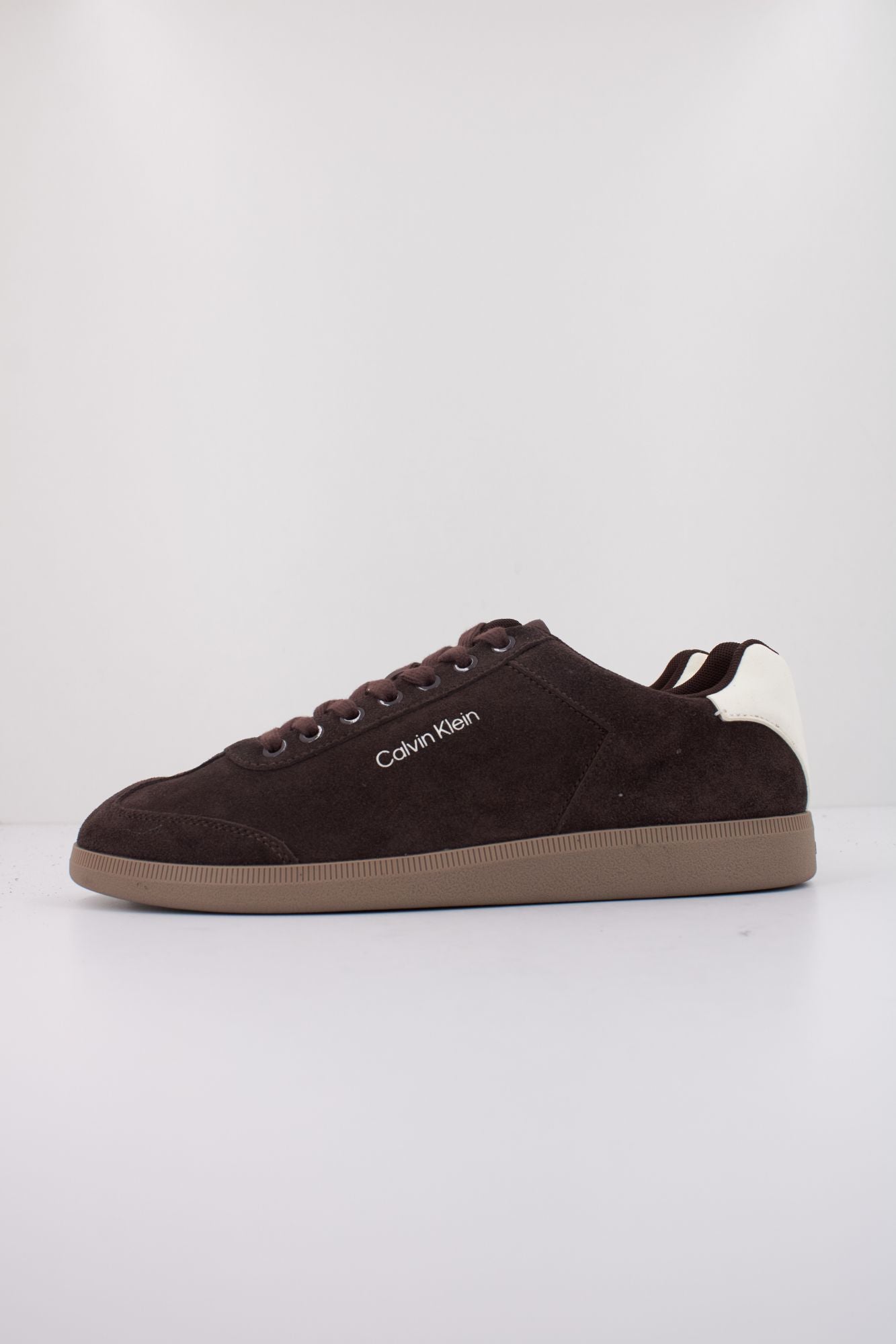 CALVIN KLEIN  LOW CUPSOLE LACEUP SU  en color MARRON (1)