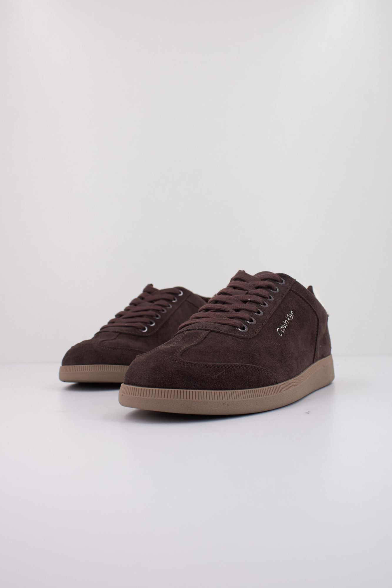 CALVIN KLEIN  LOW CUPSOLE LACEUP SU  en color MARRON (2)