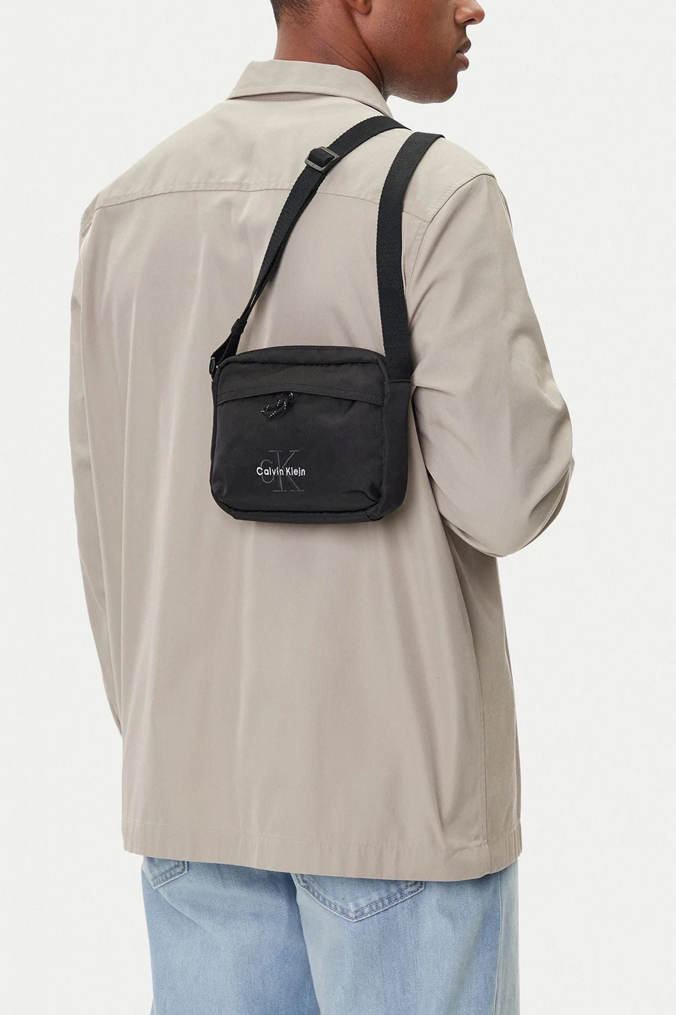 CALVIN KLEIN BOLD CAMERA BAG en color NEGRO (4)