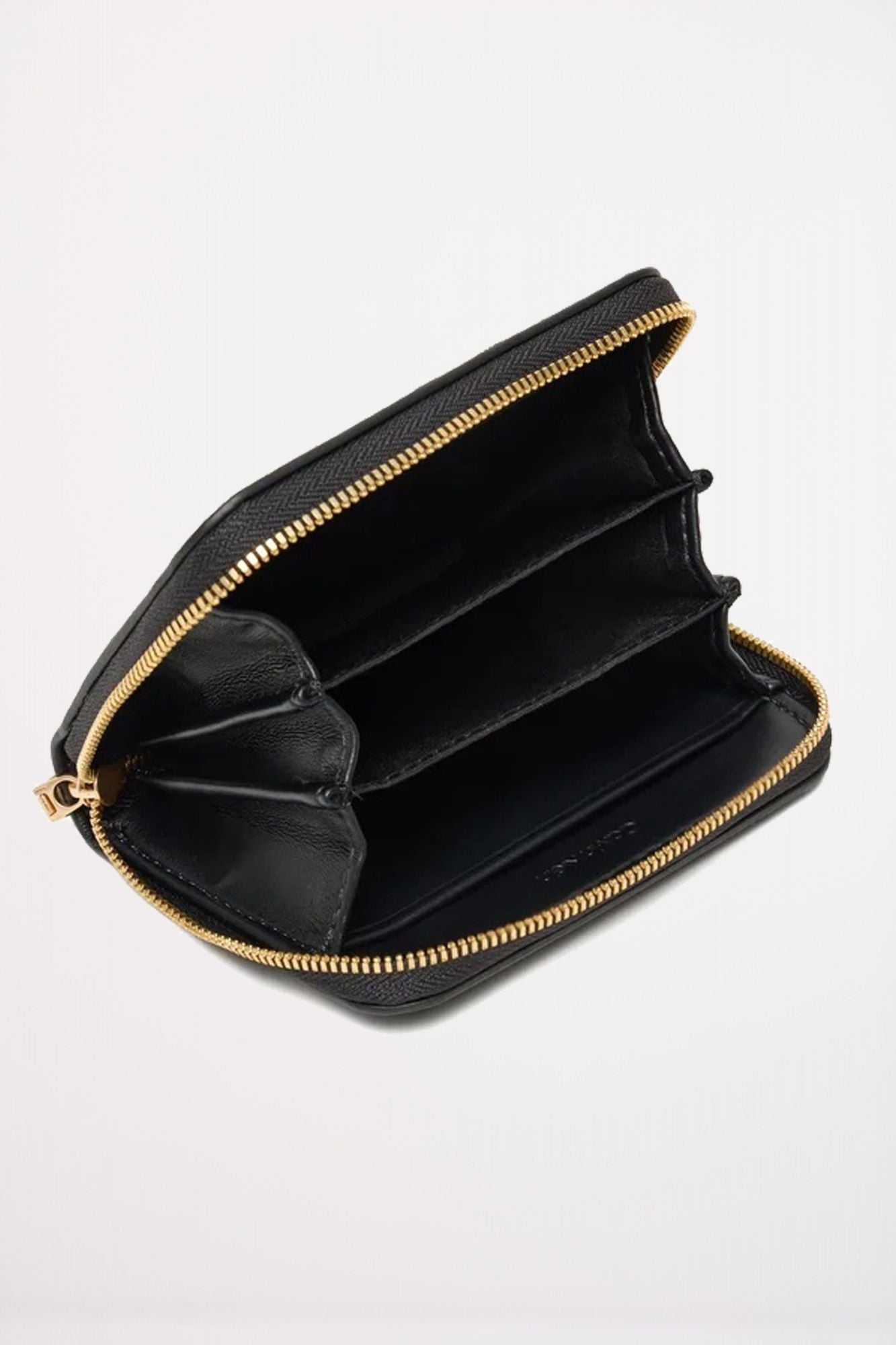 CALVIN KLEIN  RAISED CK MEDIUM ZIP ARO  en color NEGRO (3)