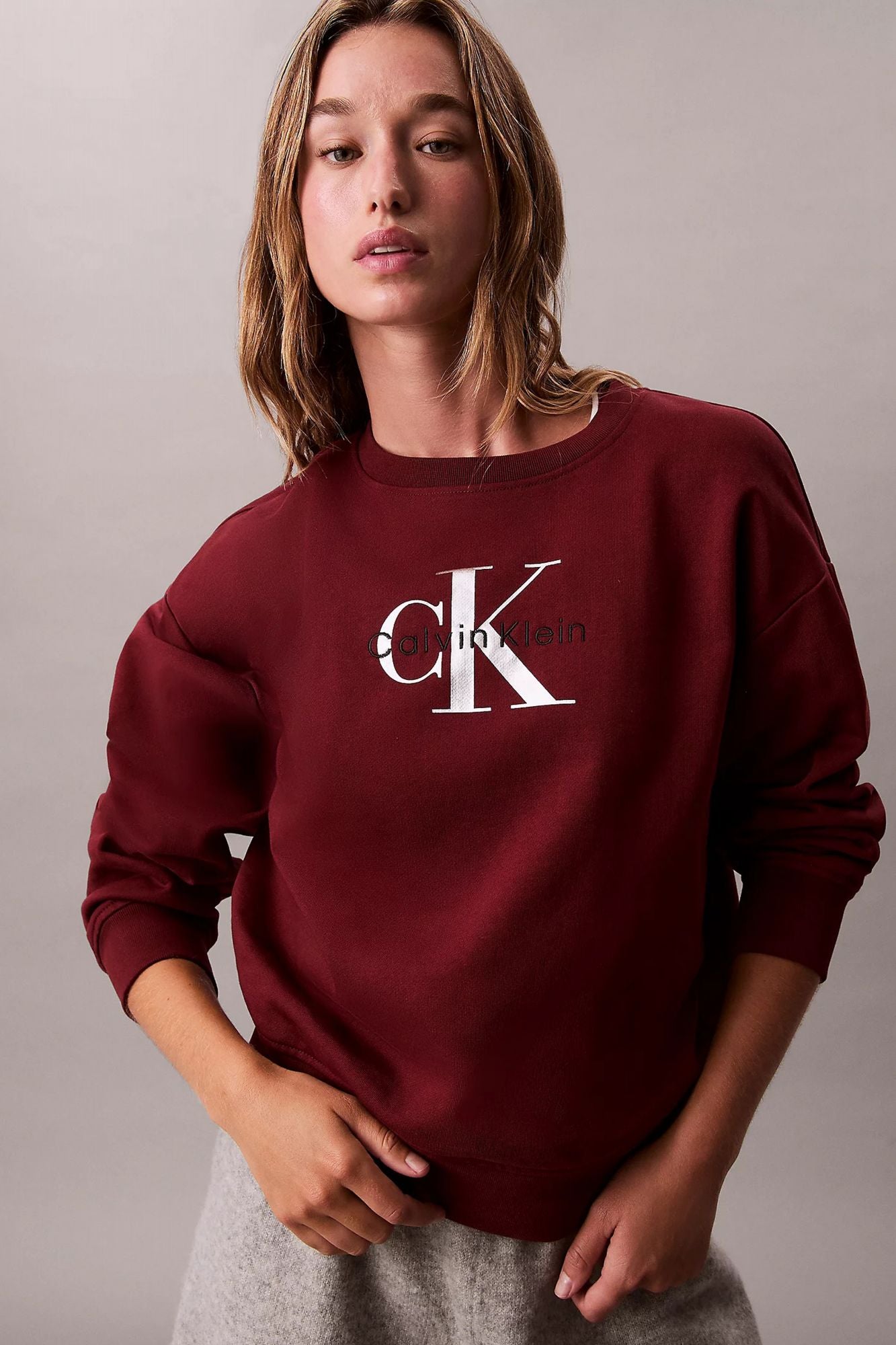 CALVIN KLEIN  LS MONOLOGO FRENCH TERRY en color ROJO (2)