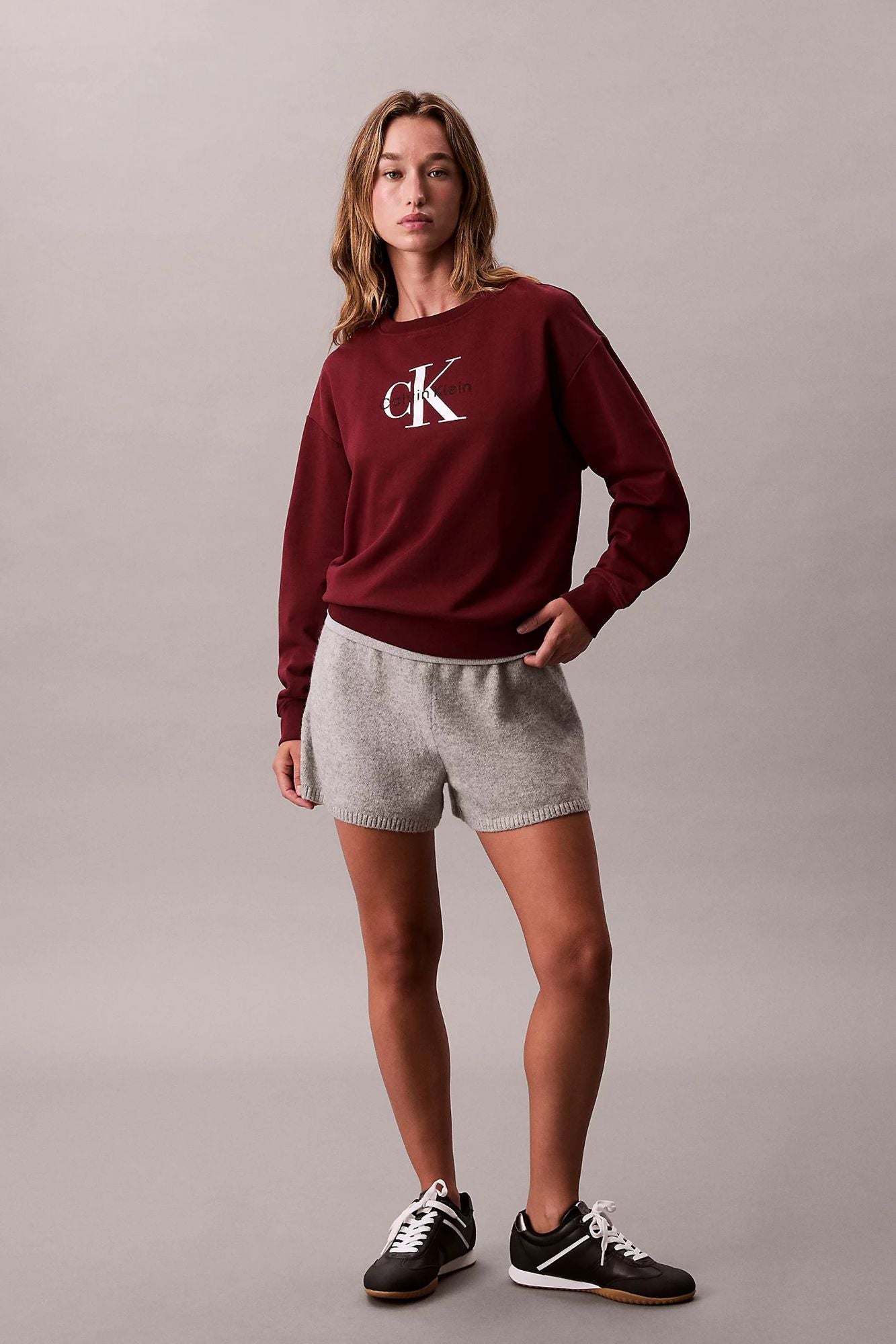 CALVIN KLEIN  LS MONOLOGO FRENCH TERRY en color ROJO (4)