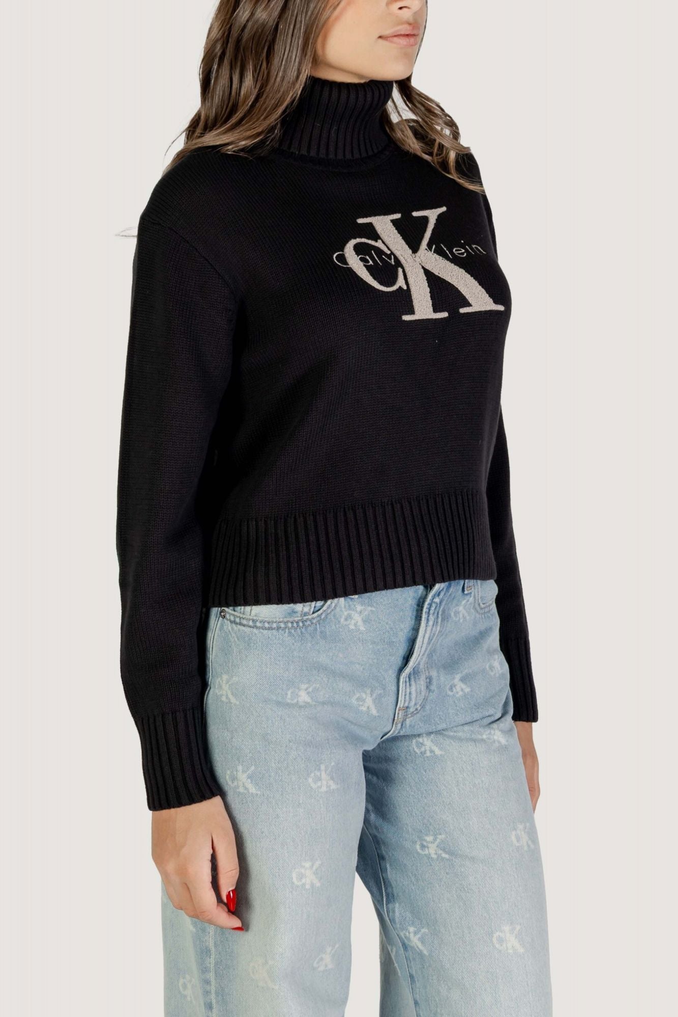 CALVIN KLEIN CHENILLE MONOLOGO en color NEGRO (2)