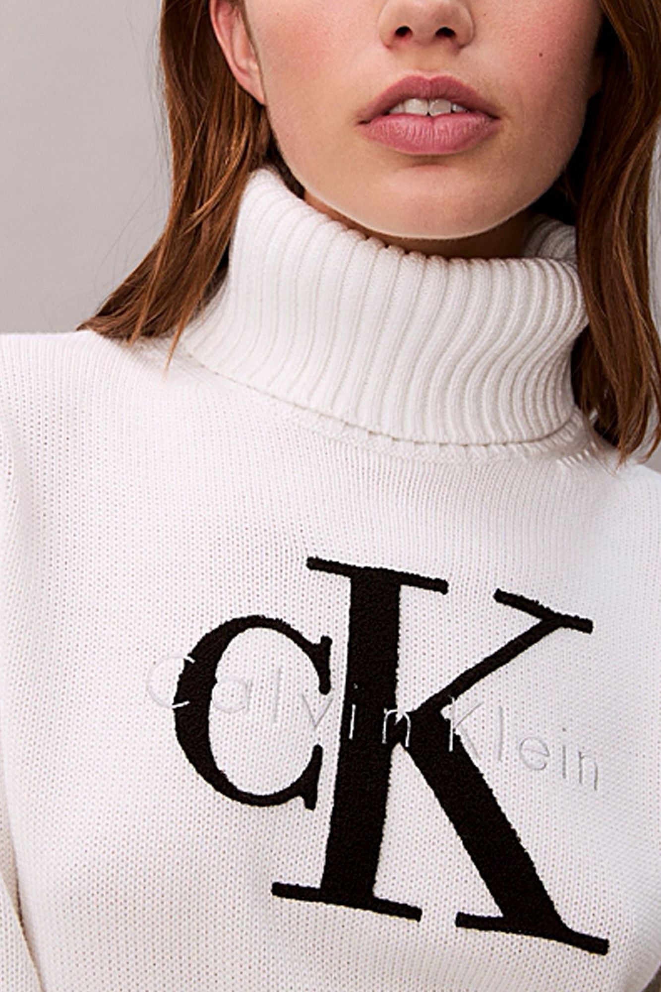 CALVIN KLEIN CHENILLE MONOLOGO  en color BLANCO (4)