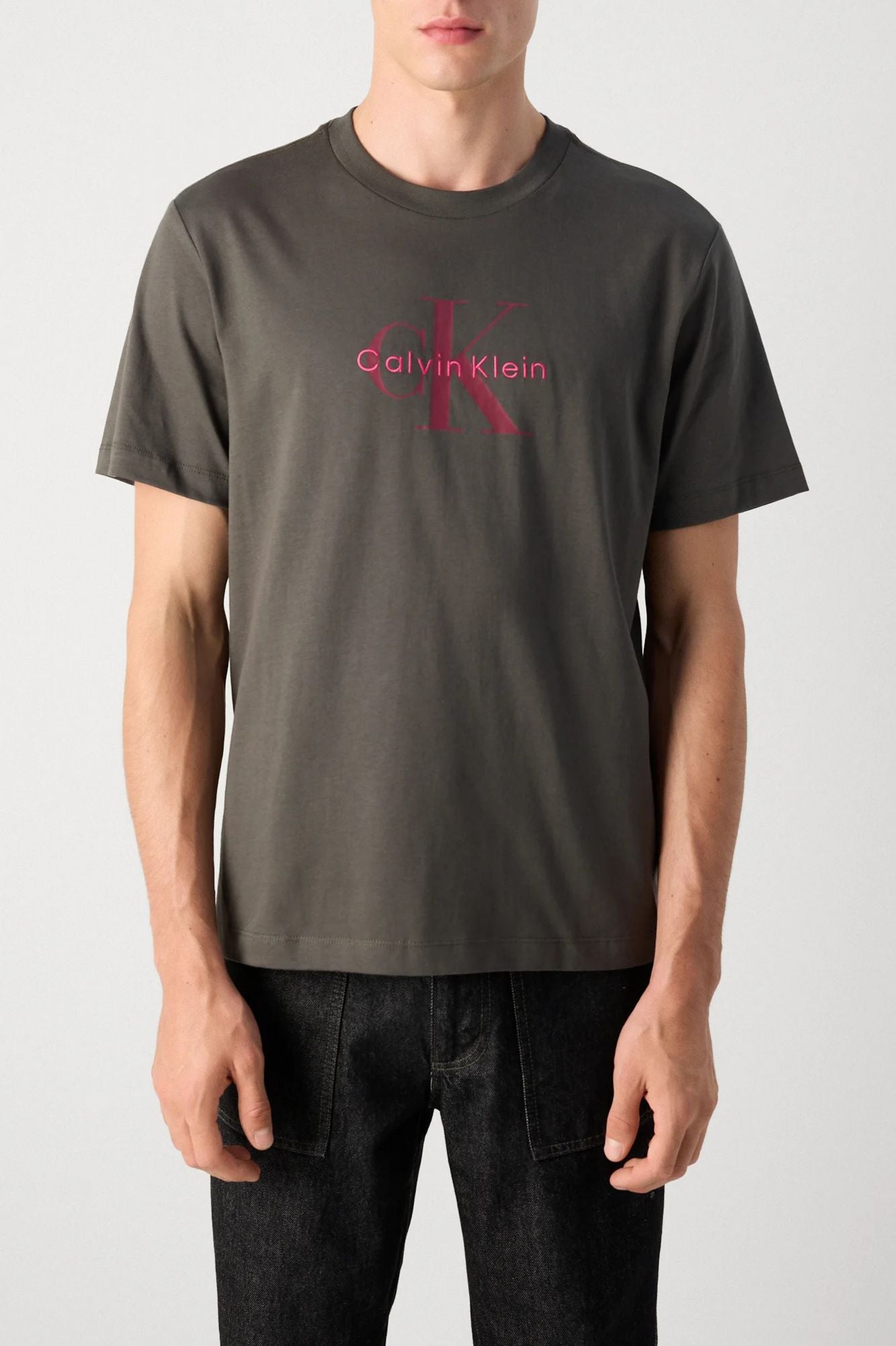 CALVIN KLEIN HERO MONOLOGO TEE 20S en color MARRON (1)