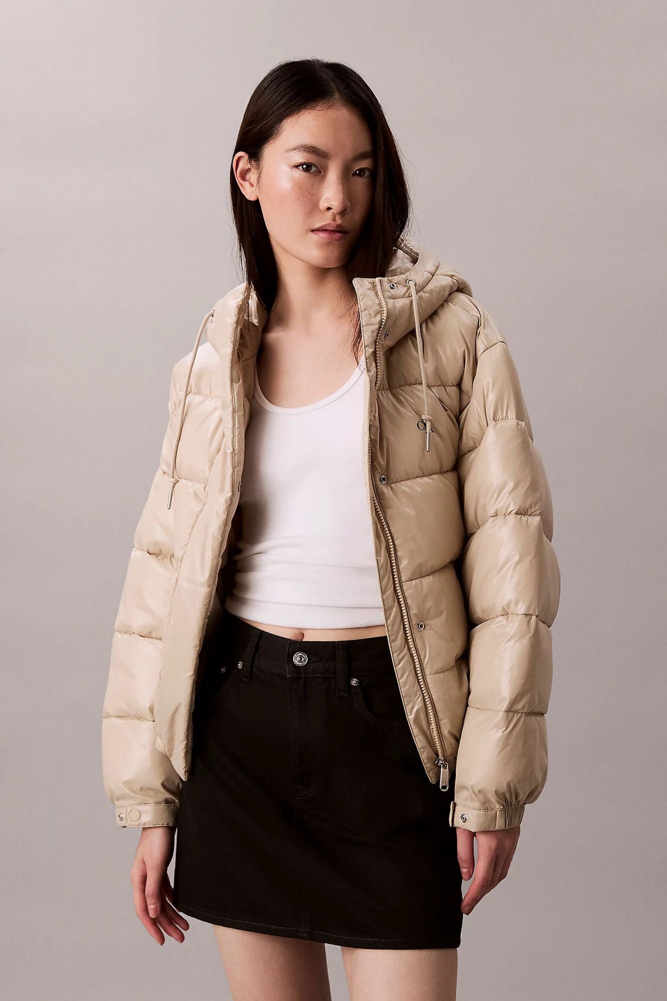 CALVIN KLEIN SHINE PUFFER JACKET en color BEIS (3)