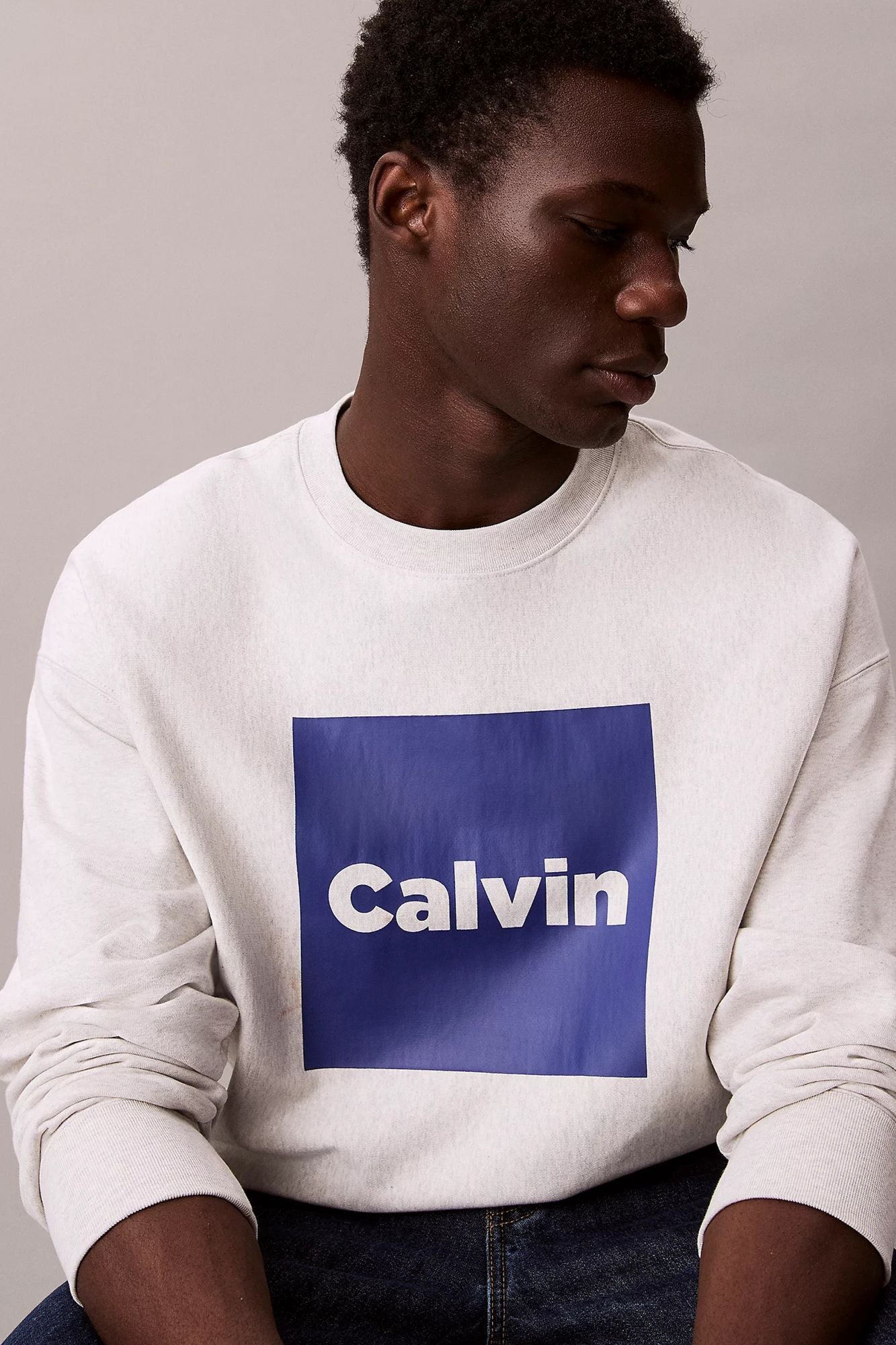 CALVIN KLEIN FLEECE LOGO GRAPHIC SWEATSHIRT en color GRIS (3)