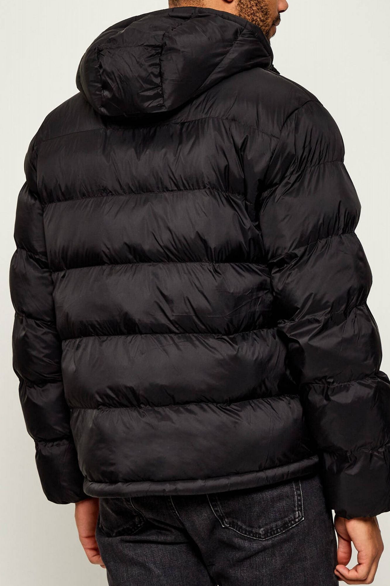 CALVIN KLEIN MONOGRAM PUFFER JACKET en color NEGRO (2)