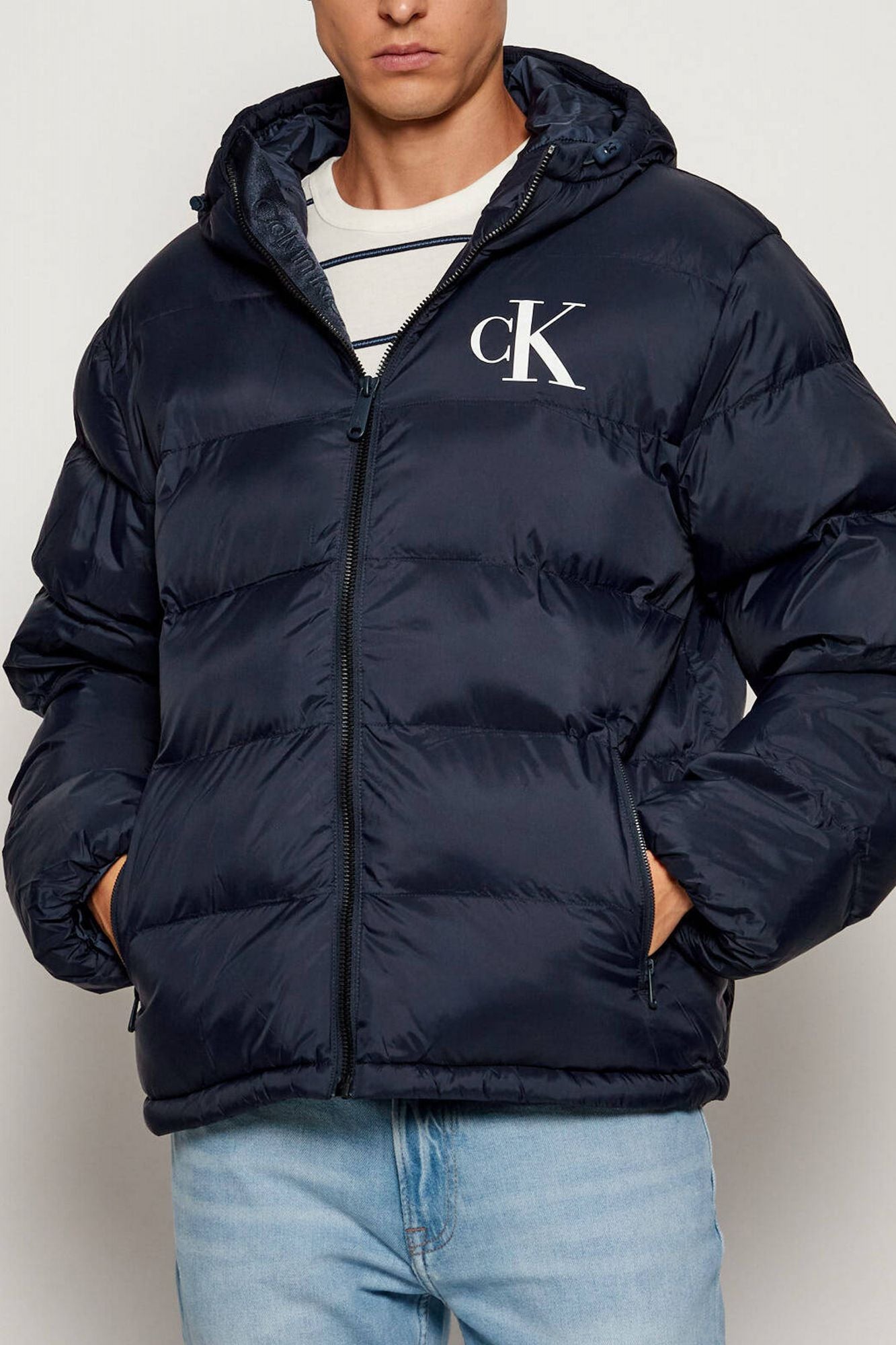 CALVIN KLEIN MONOGRAM PUFFER JACKET en color AZUL (1)