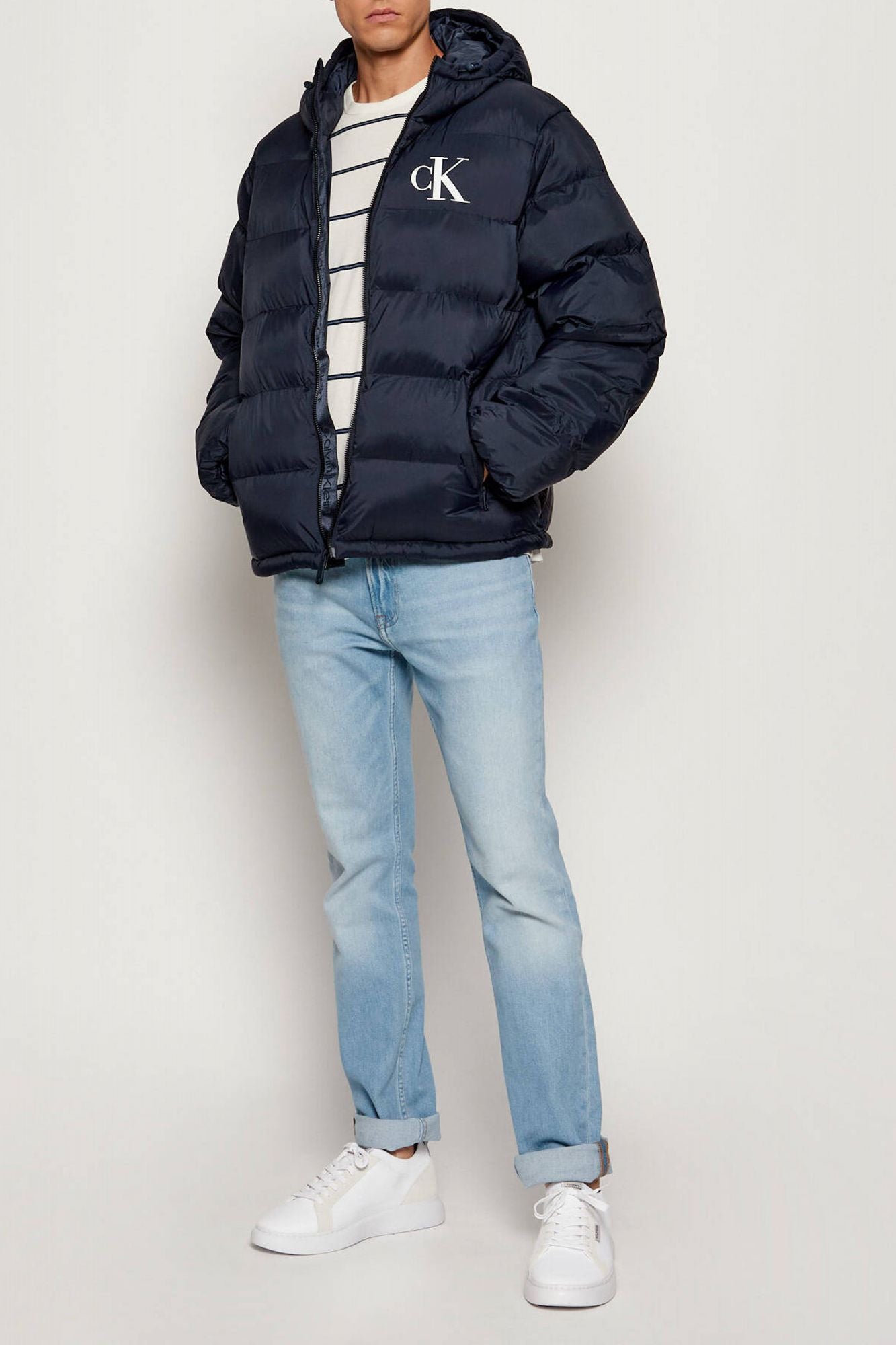 CALVIN KLEIN MONOGRAM PUFFER JACKET en color AZUL (4)