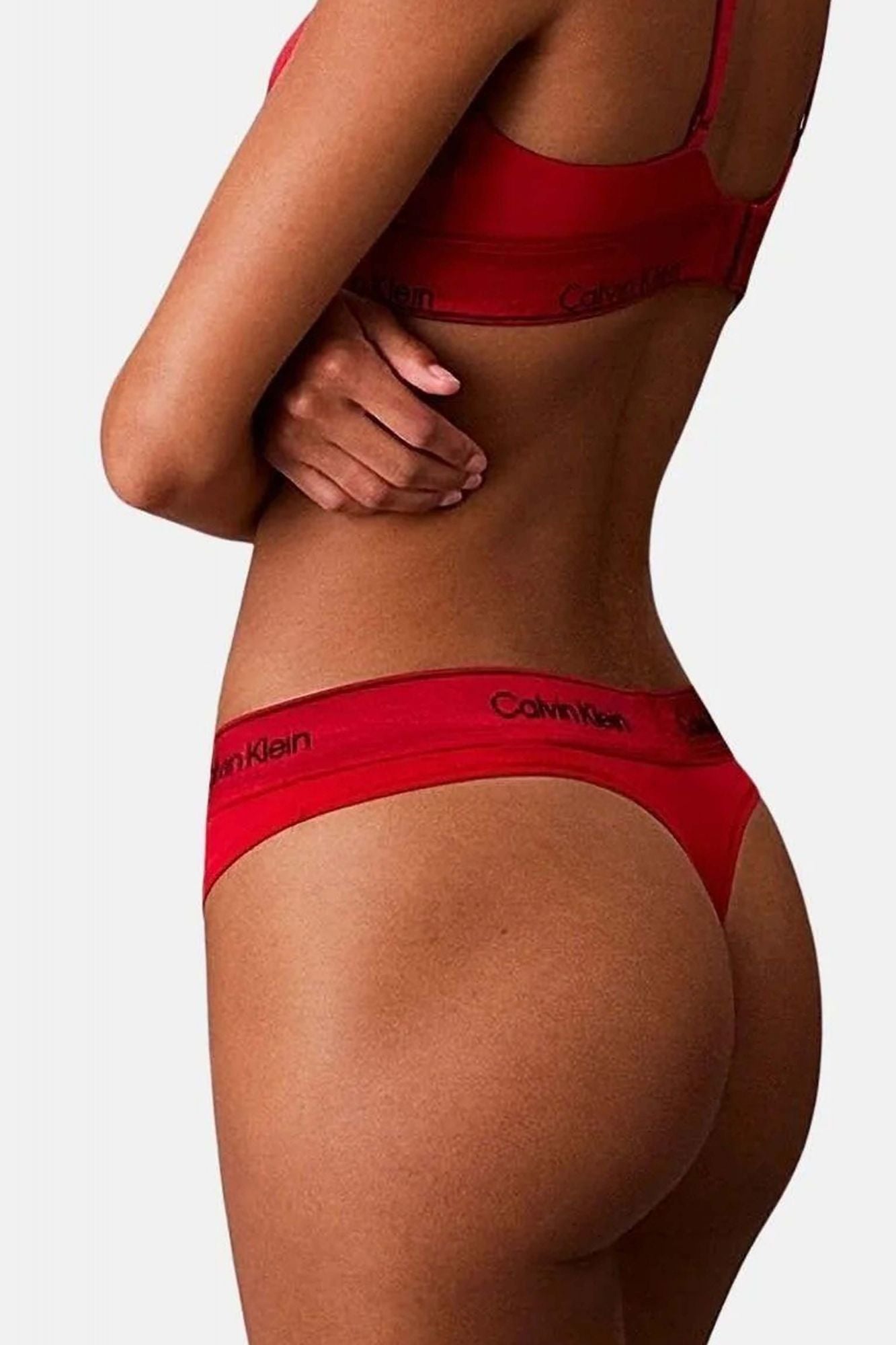 CALVIN KLEIN MODERN COTTON THONG en color ROJO (3)