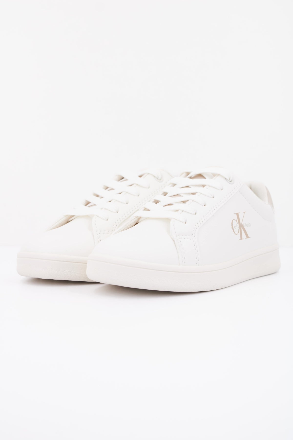 CALVIN KLEIN LOW CUT LACE UP en color BEIS (2)