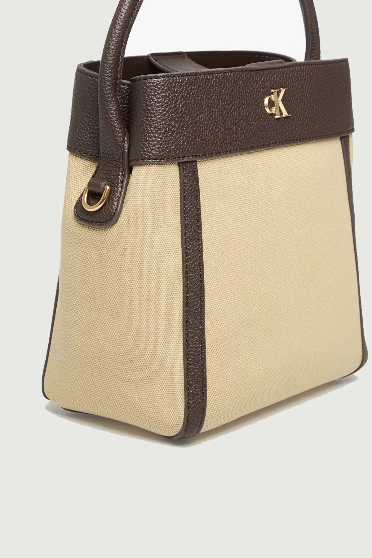 CALVIN KLEIN BUCKET WITH STRAP en color VERDE (3)