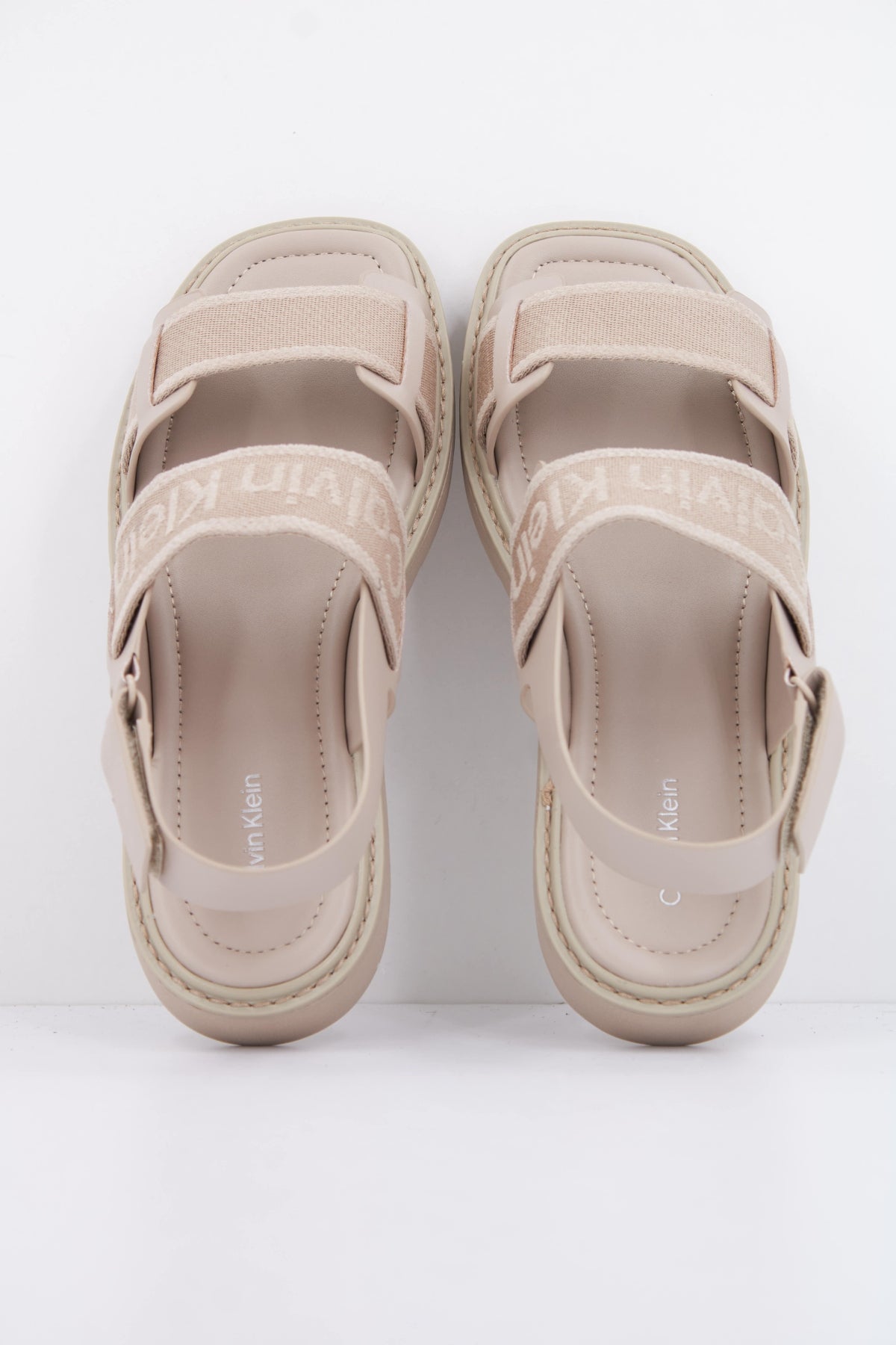 CALVIN KLEIN SQ MOLDED SANDAL WEBB en color BEIS (3)