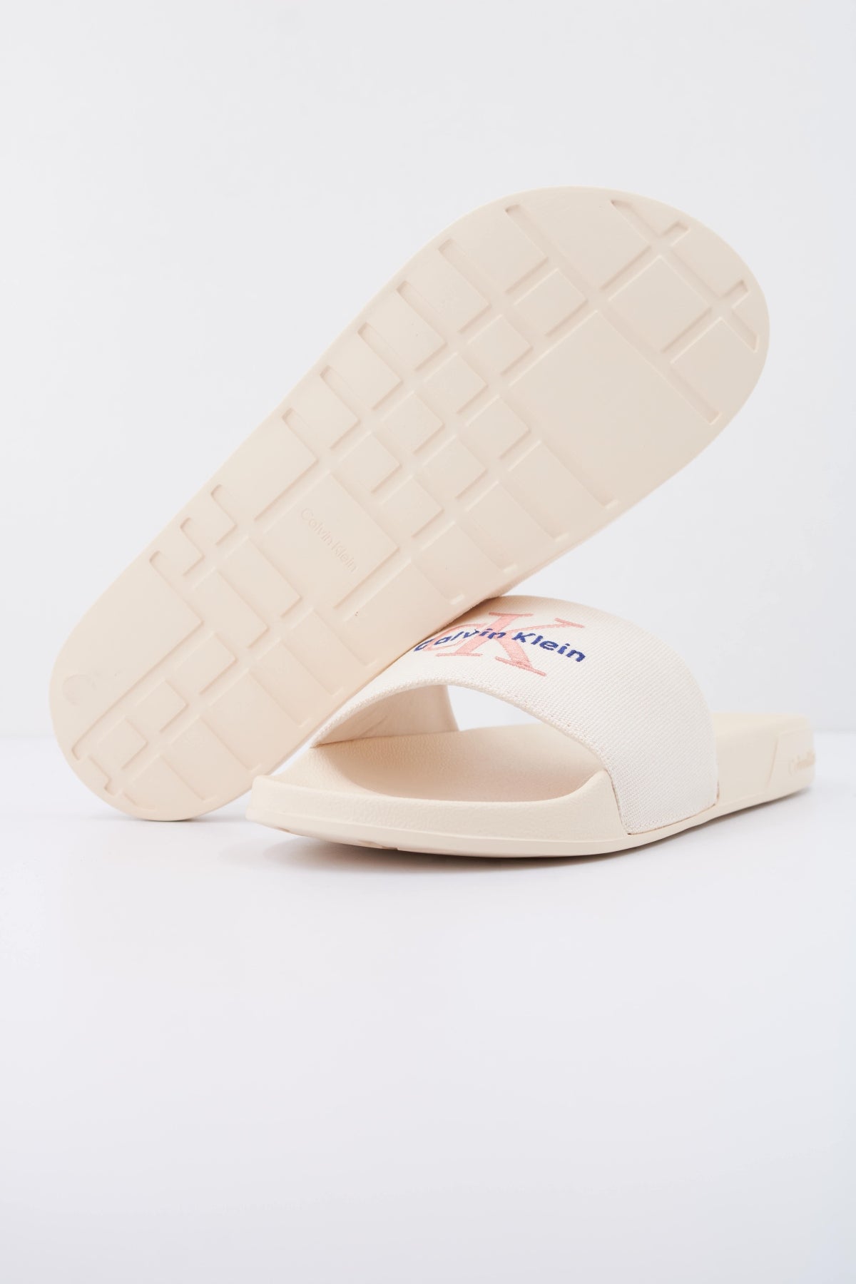 CALVIN KLEIN ESS SLIDE CV en color BEIS (5)