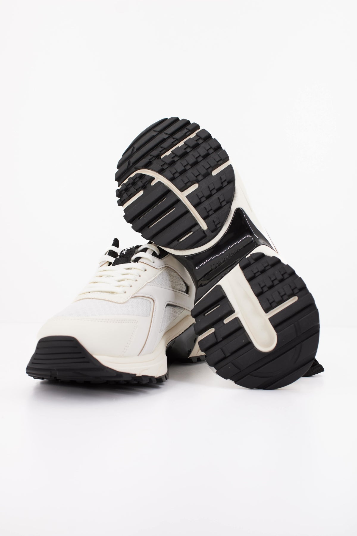 CALVIN KLEIN HIKE RUN CKSTRIPE MESH en color BLANCO (5)
