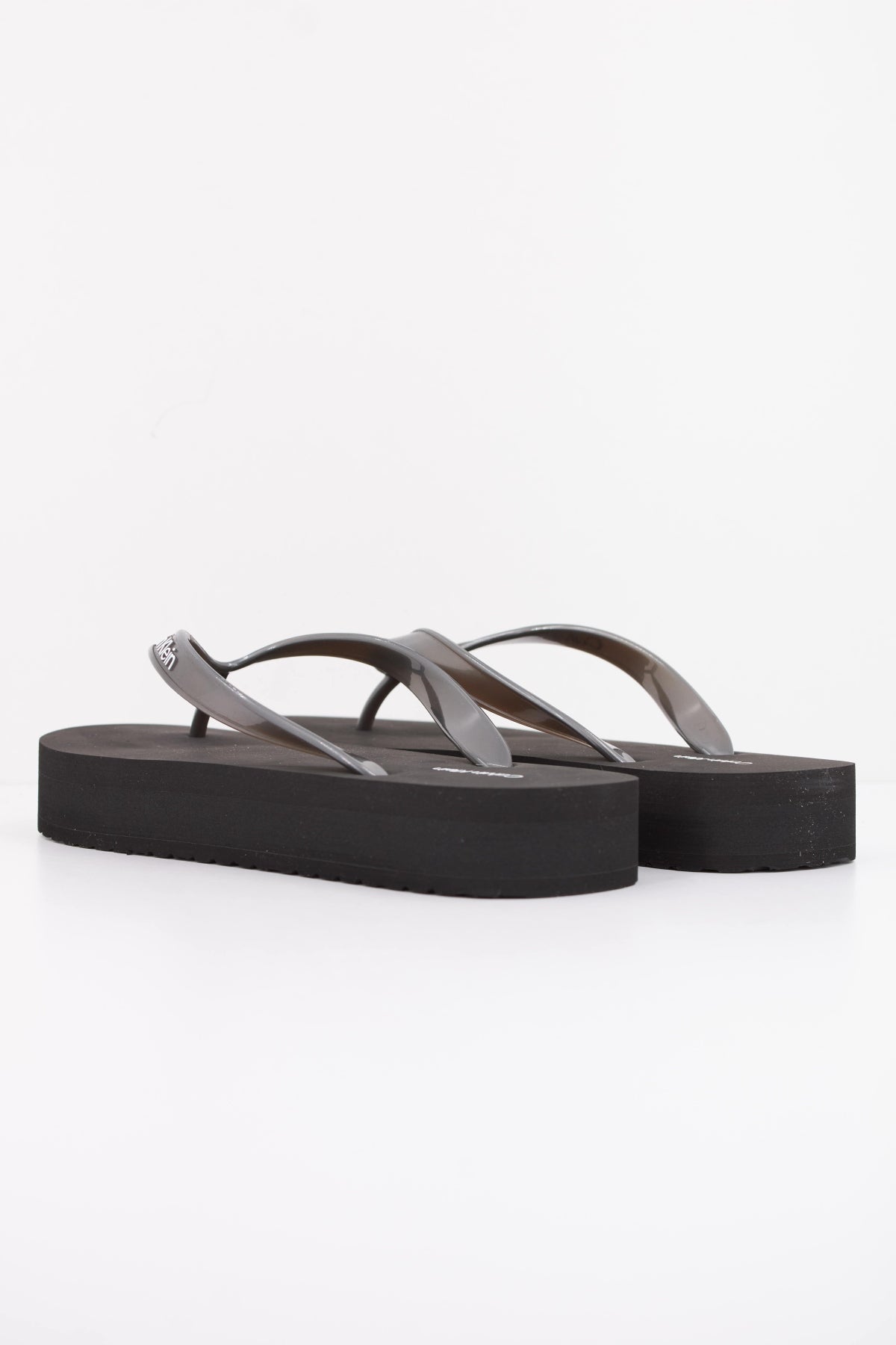 CALVIN KLEIN FLATFORM FLIP FLOP MET T en color NEGRO (4)