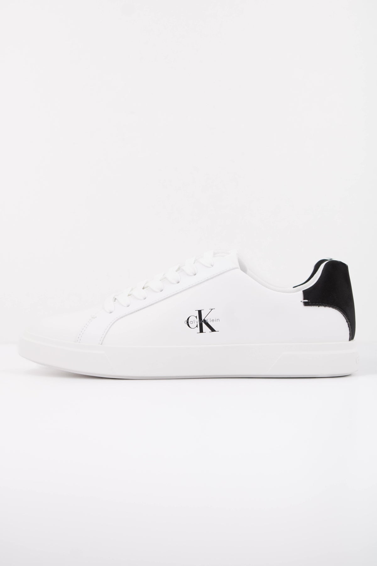 CALVIN KLEIN LOW PRO CUPS LTH ML en color BLANCO (1)