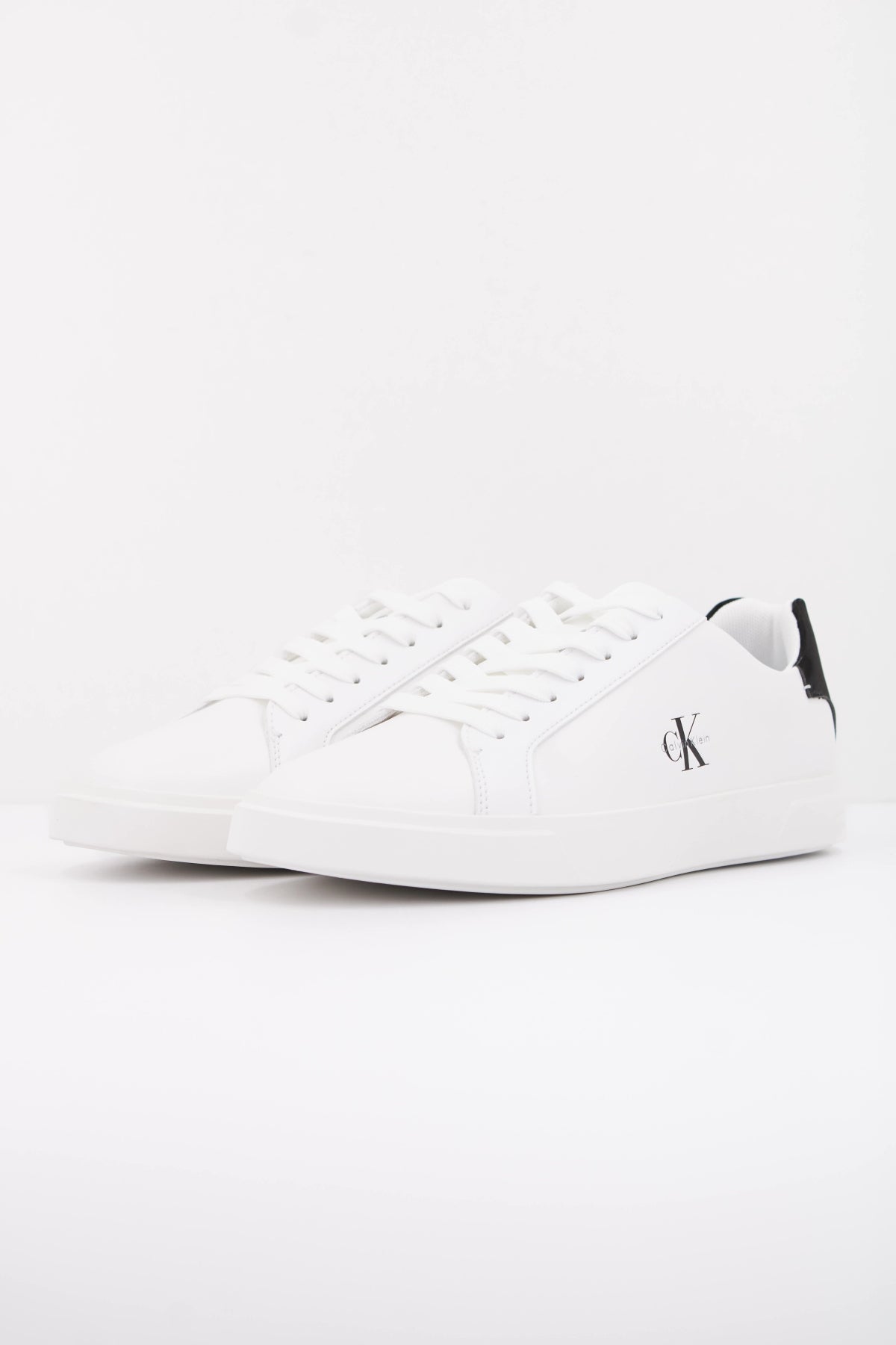 CALVIN KLEIN LOW PRO CUPS LTH ML en color BLANCO (2)