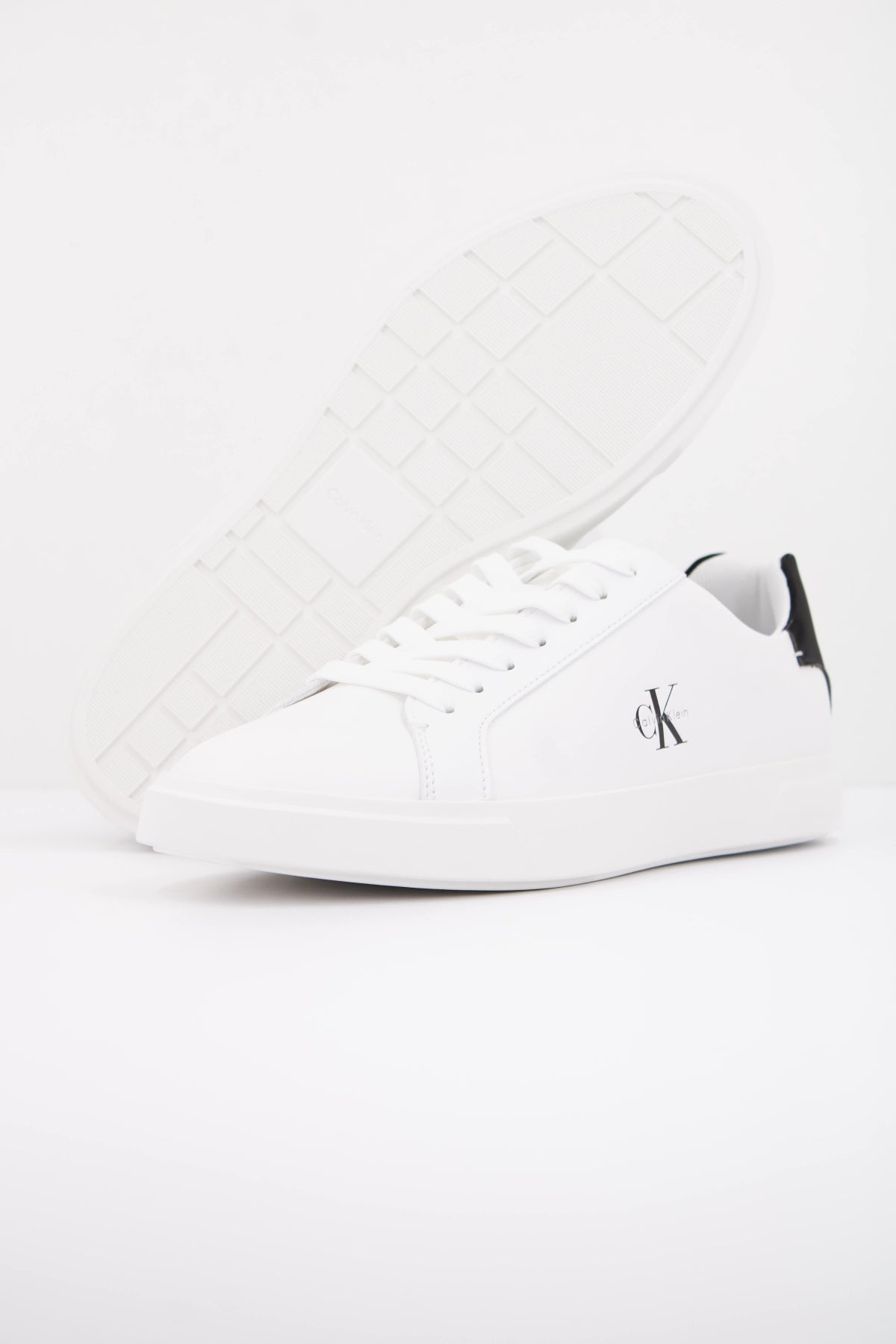CALVIN KLEIN LOW PRO CUPS LTH ML en color BLANCO (5)