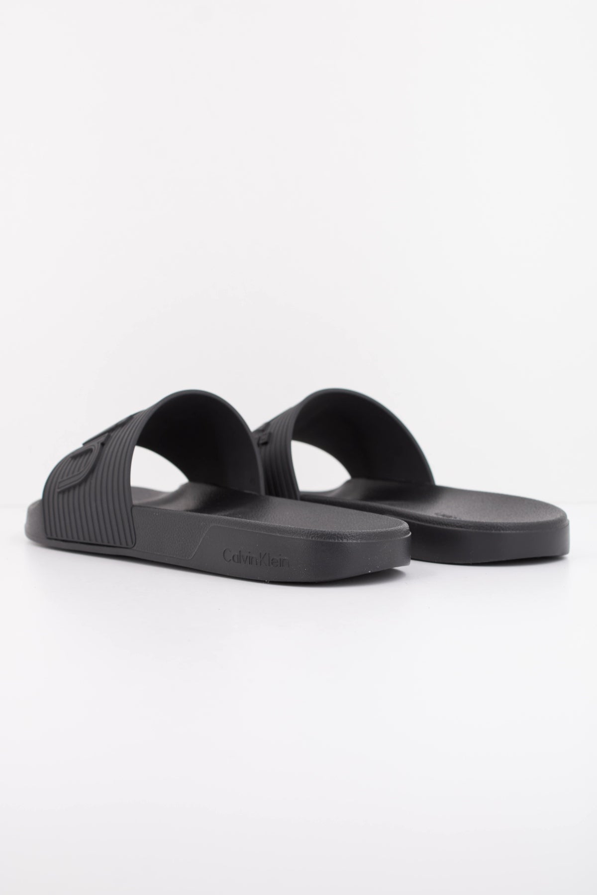 CALVIN KLEIN ESS SLIDE TEXTURE en color NEGRO (4)