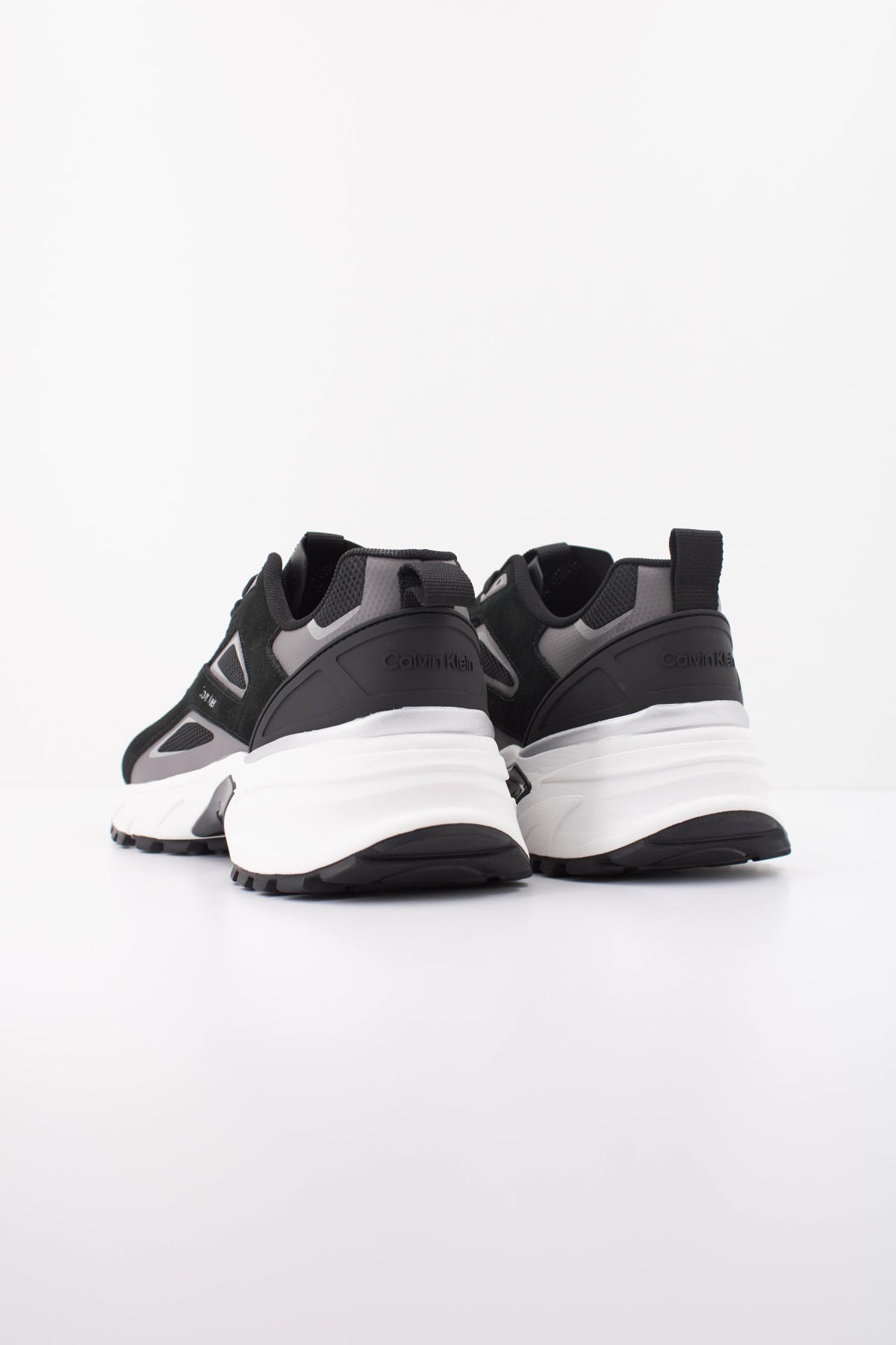 CALVIN KLEIN HIKE RUNNER CK STRIPE MI en color NEGRO (4)