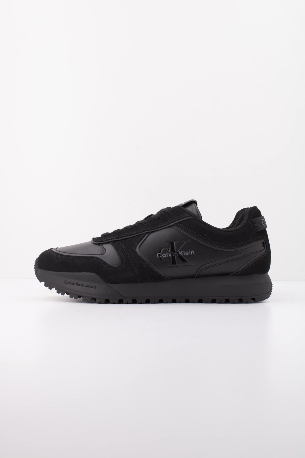 CALVIN KLEIN YM0YM01461 TOOTHY RUNNER IRREGULAR en color NEGRO (1)
