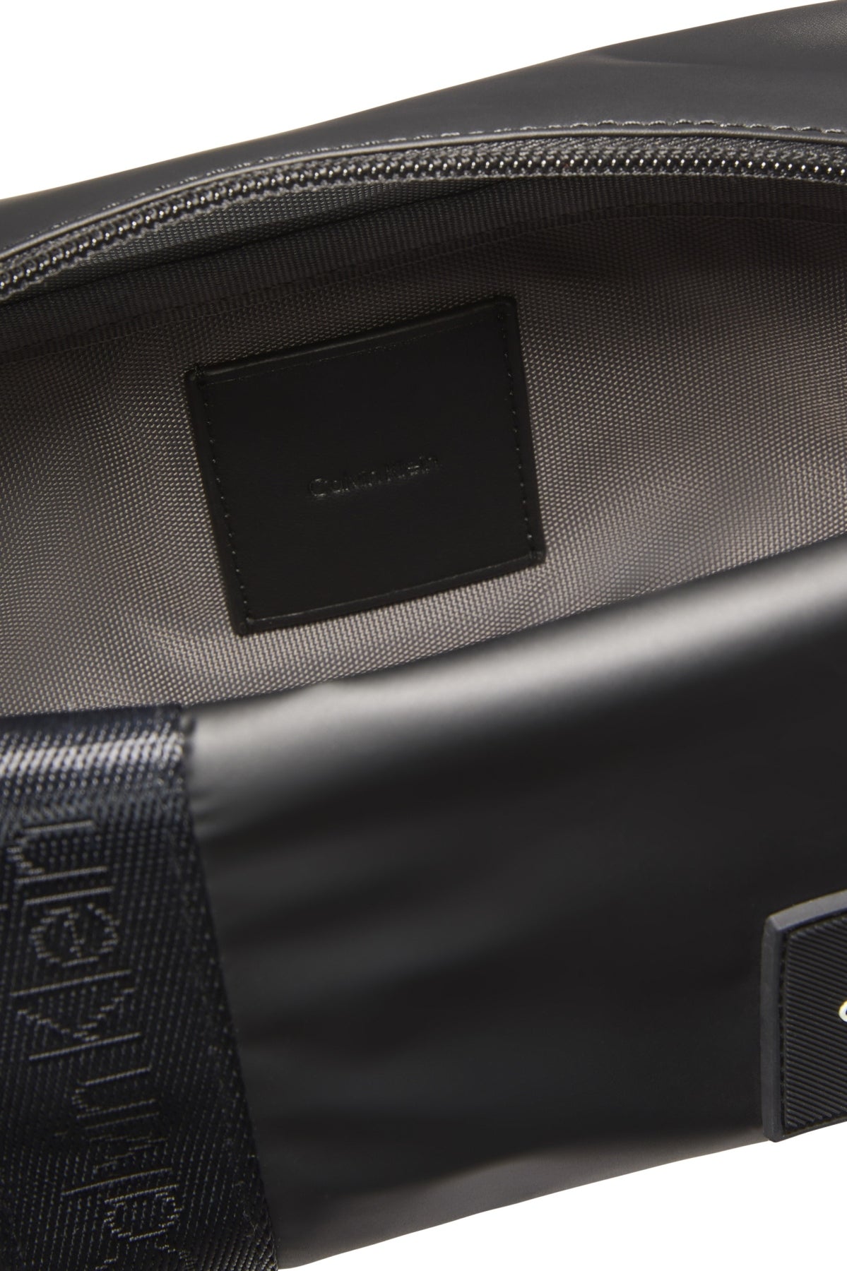 CALVIN KLEIN LV04D1293G RUBBERIZED DOPP KIT en color  (3)
