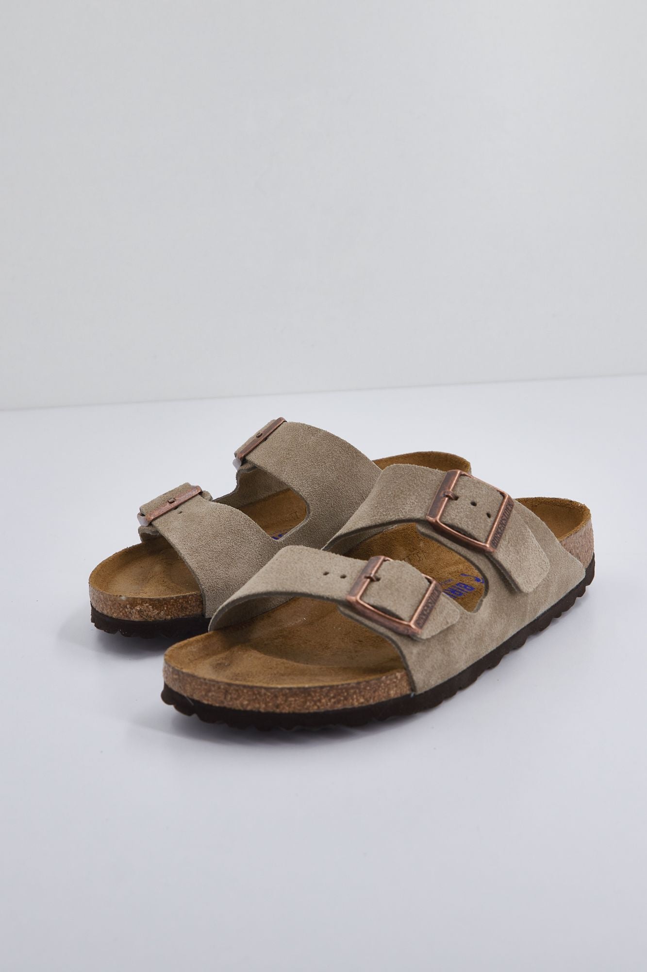 BIRKENSTOCK ARIZONA en color BEIS (2)