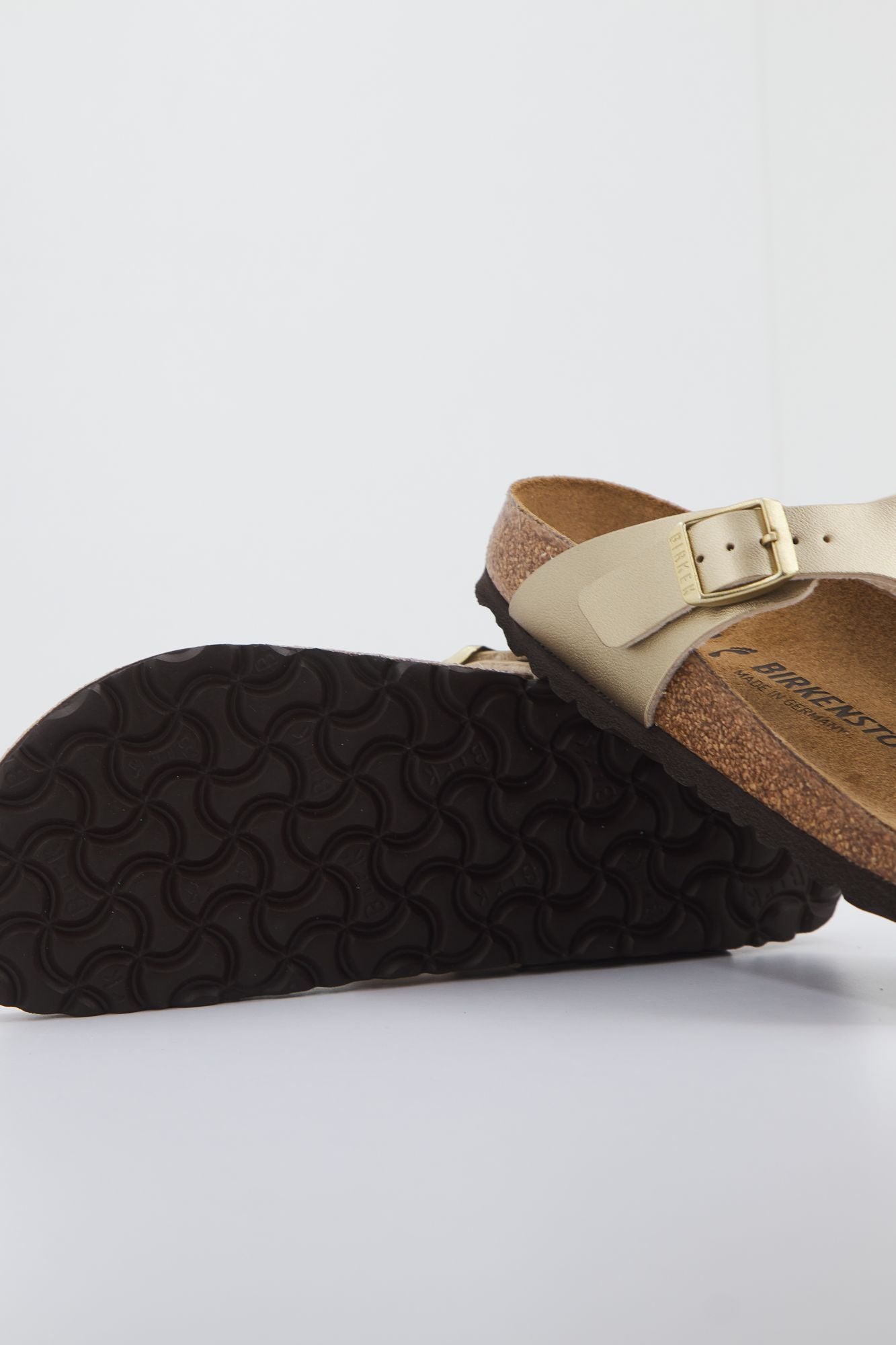 BIRKENSTOCK GIZEH BF en color ORO (3)