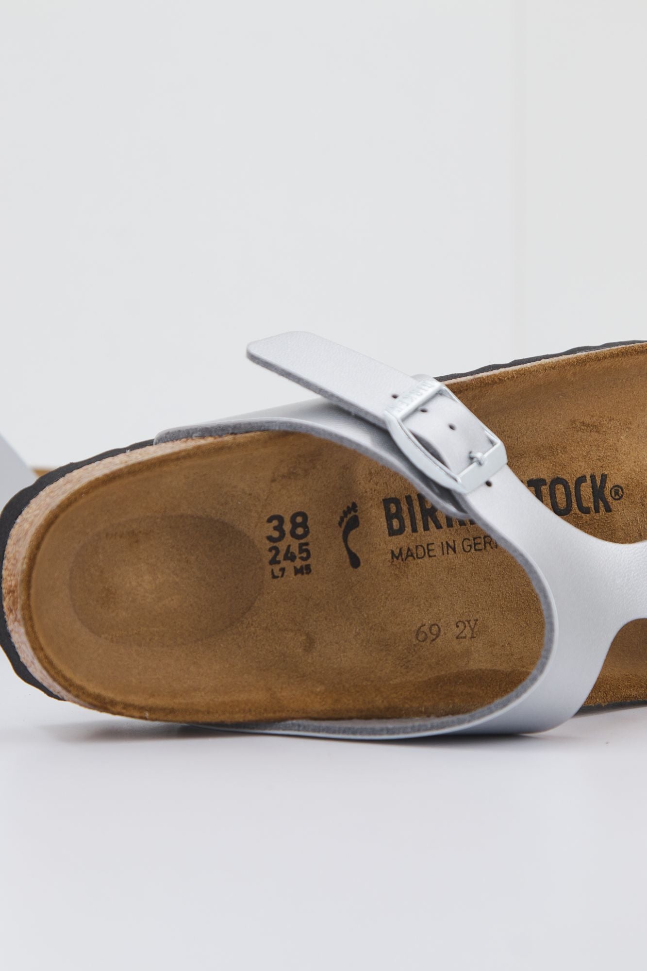 BIRKENSTOCK GIZEH BF en color PLATA (2)