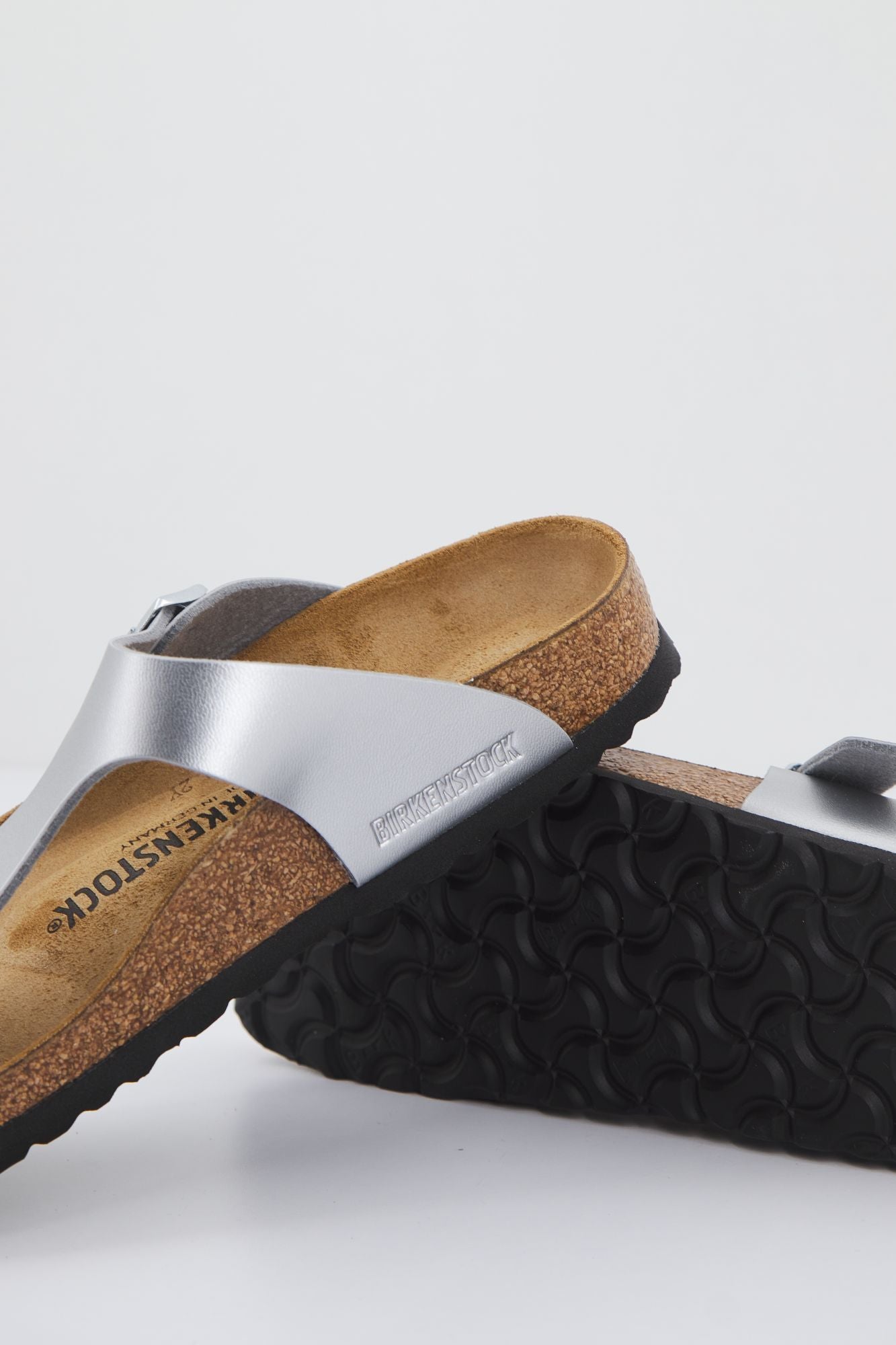 BIRKENSTOCK GIZEH BF en color PLATA (3)