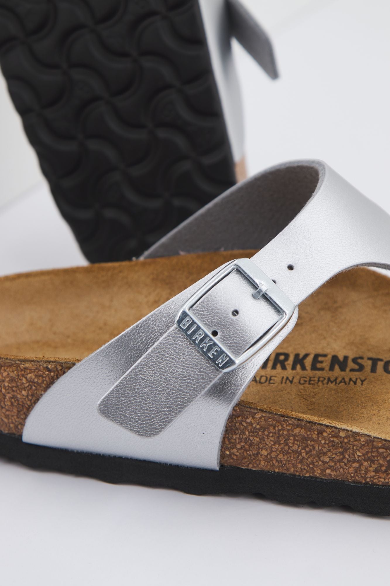 BIRKENSTOCK GIZEH BF en color PLATA (4)
