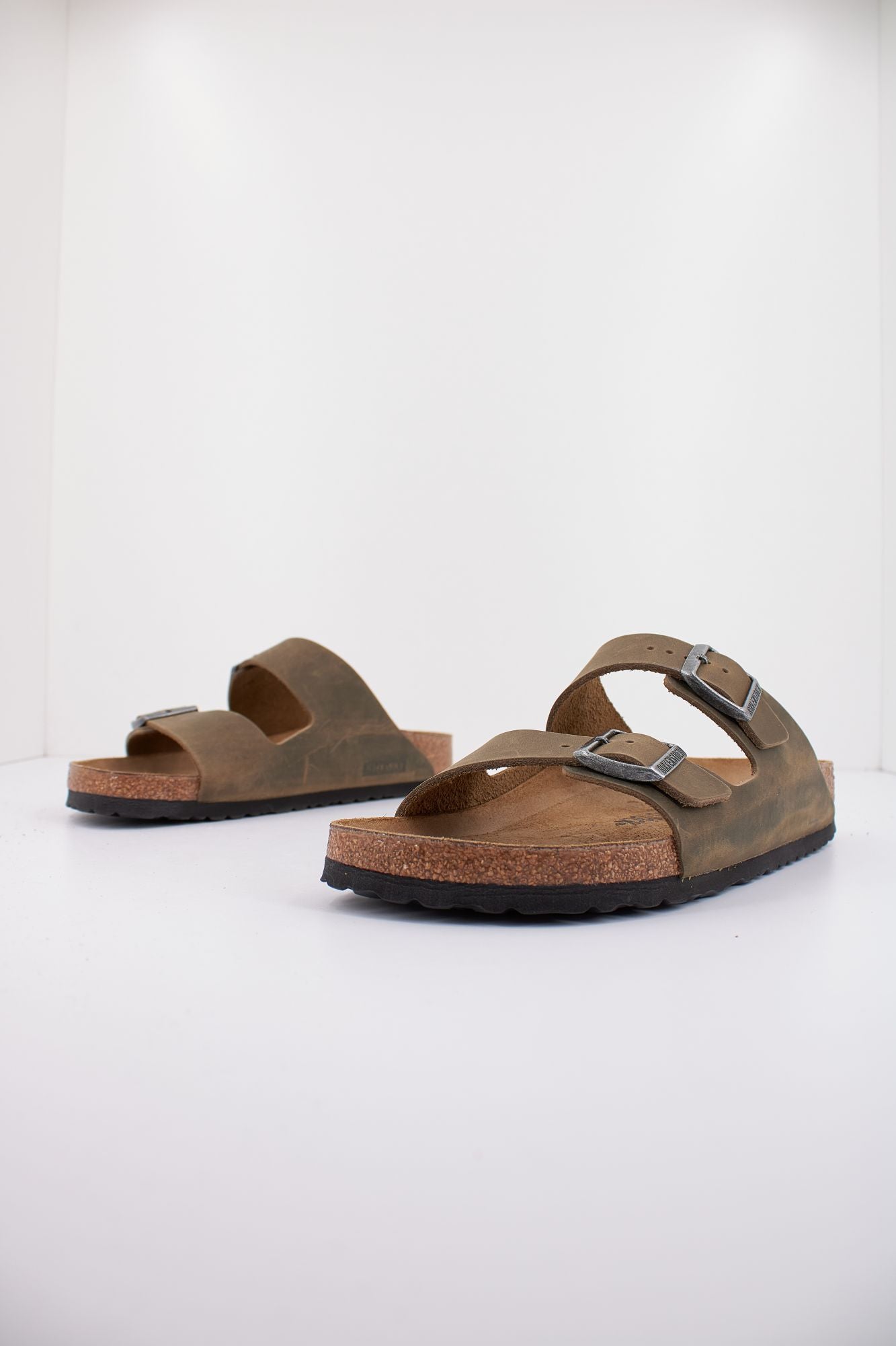 BIRKENSTOCK ARIZONA OILED LEATHER en color VERDE (2)