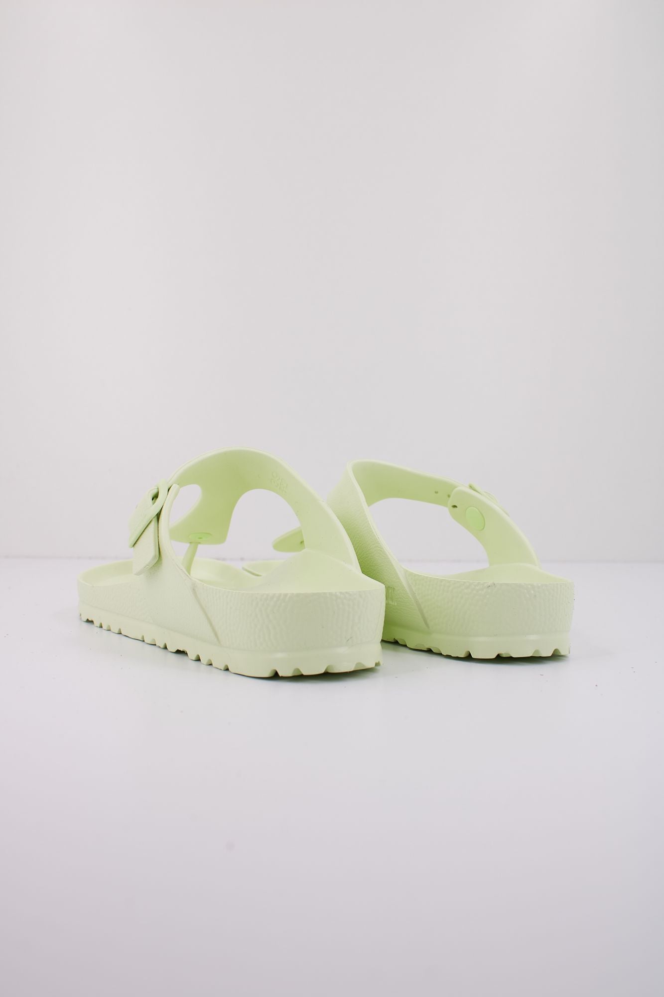 BIRKENSTOCK GIZEH ESSENTIALS EVA en color VERDE (3)