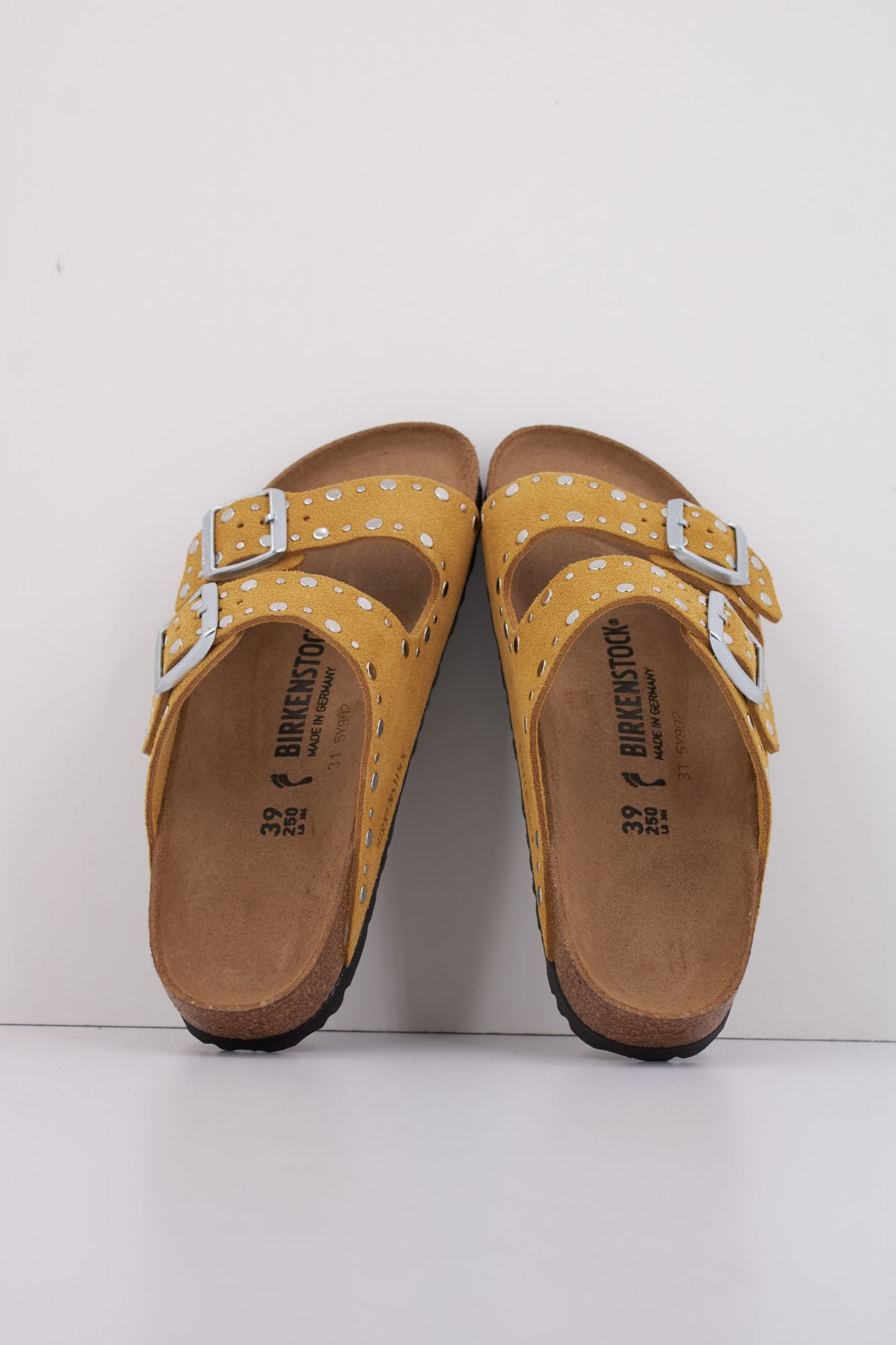 BIRKENSTOCK ARIZONA RIVET BORDER en color AMARILLO (3)
